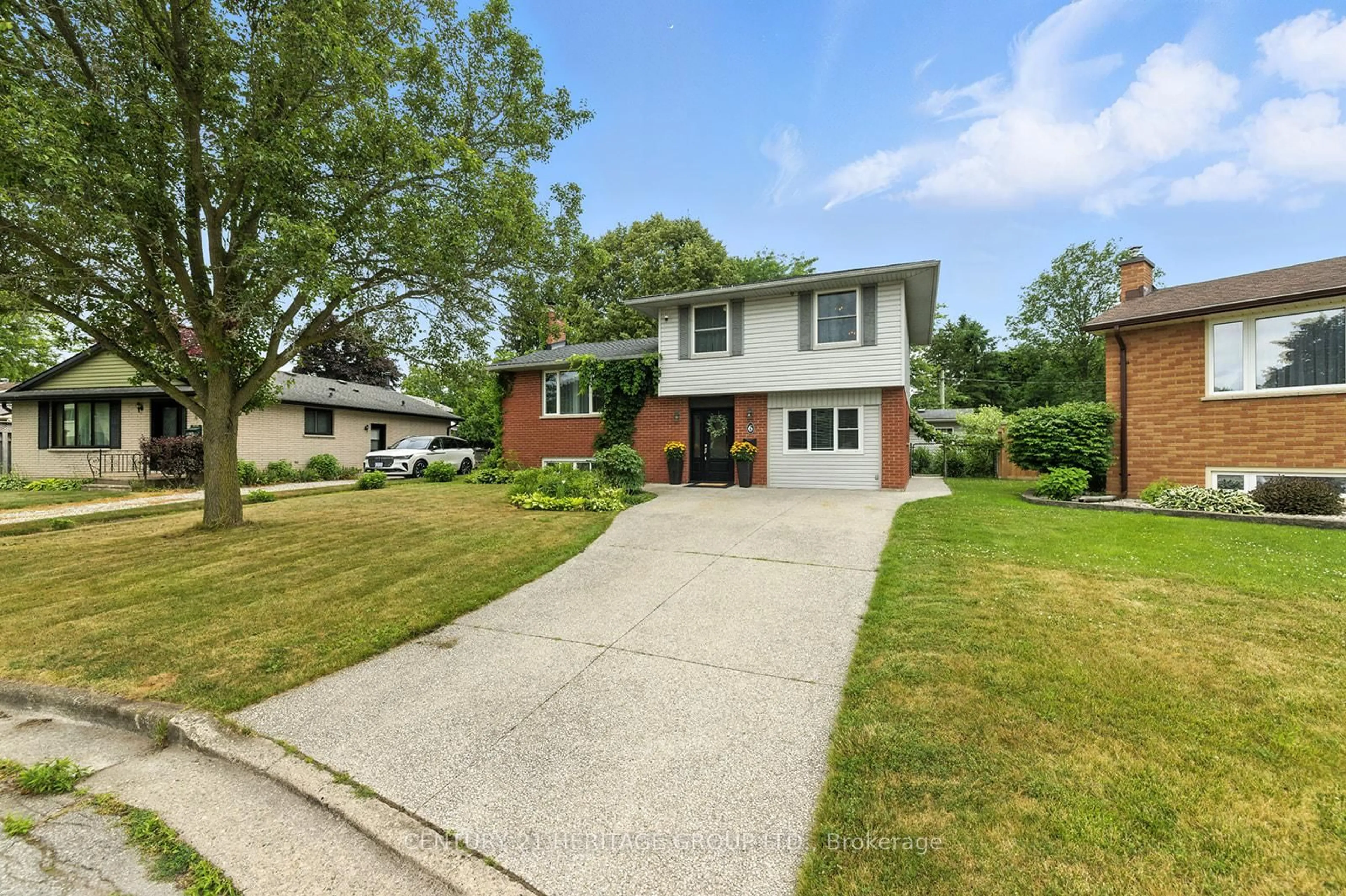 Home with brick exterior material, street for 6 Pinehurst Pl, St. Thomas Ontario N5P 3X4