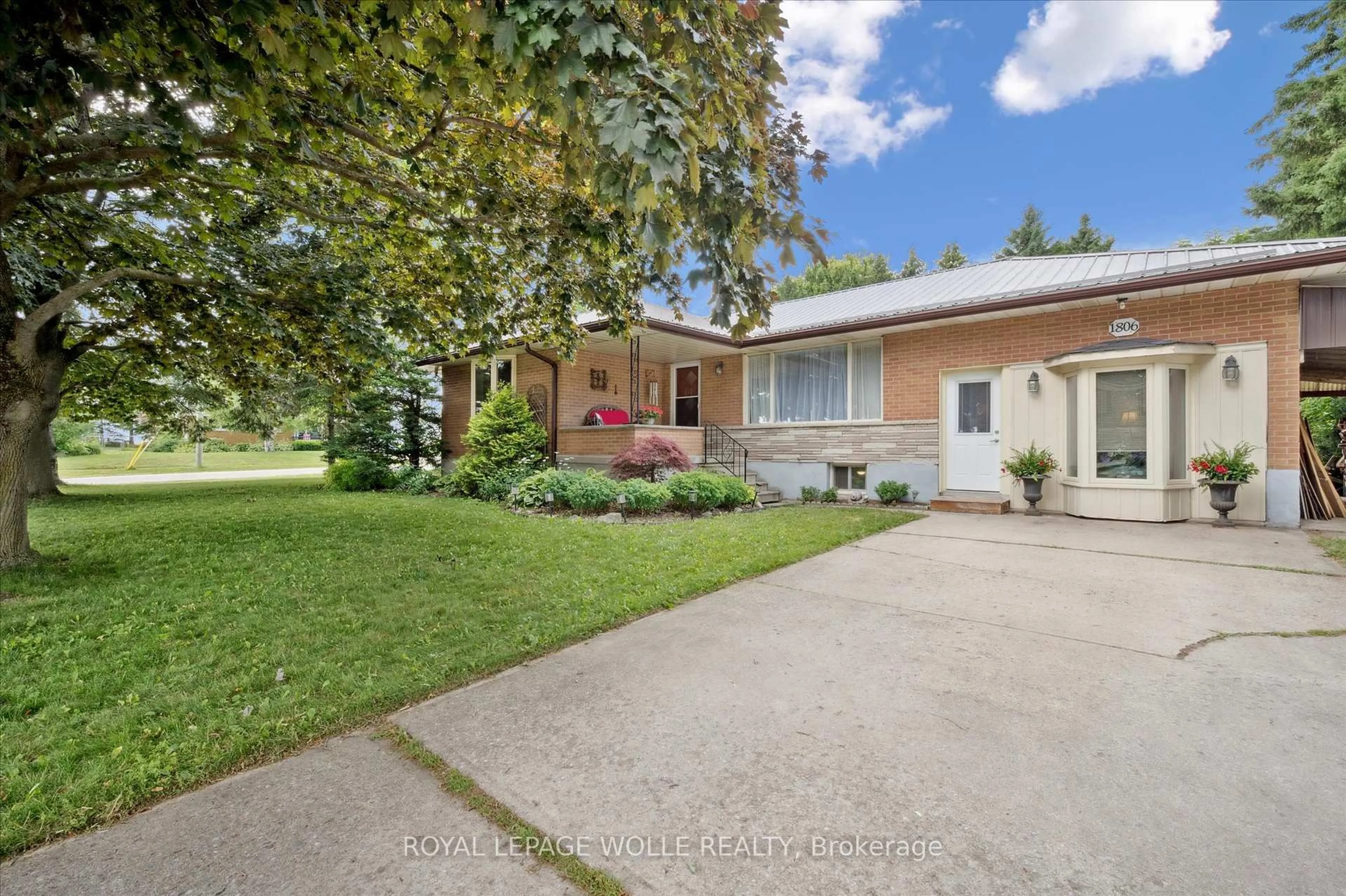 A pic from outside/outdoor area/front of a property/back of a property/a pic from drone, street for 1806 Erbs Rd, Wilmot Ontario N0B 2L0