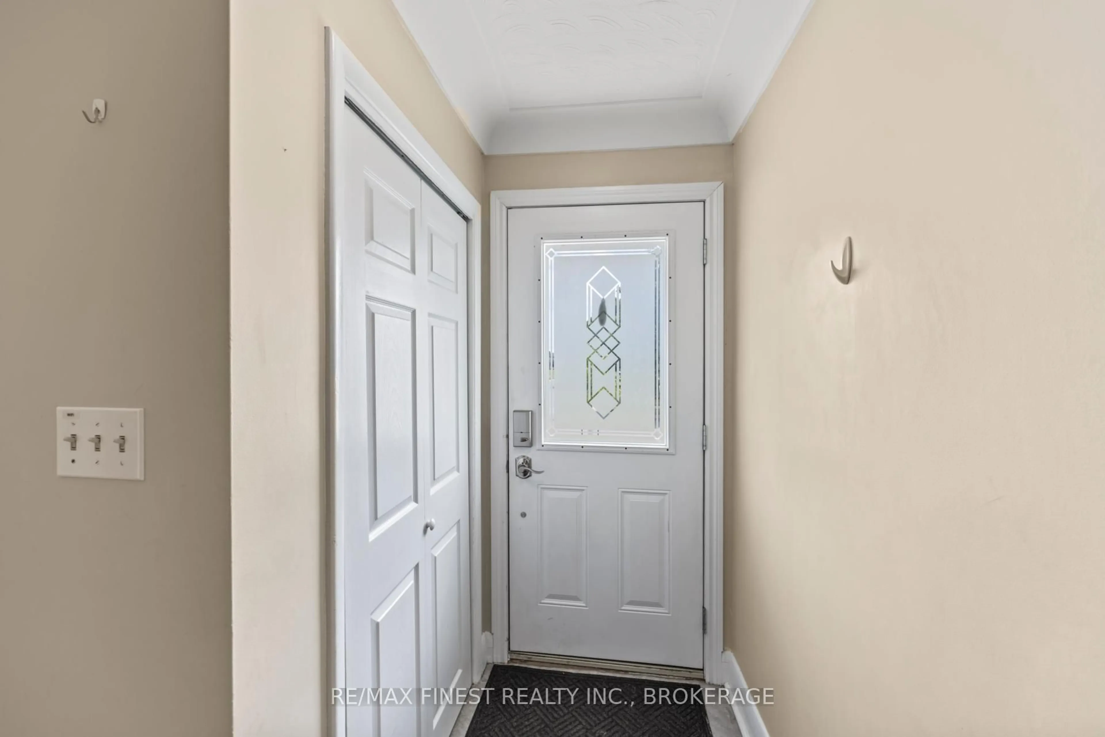 Indoor entryway for 1215 Johnson St, Kingston Ontario K7M 2P1