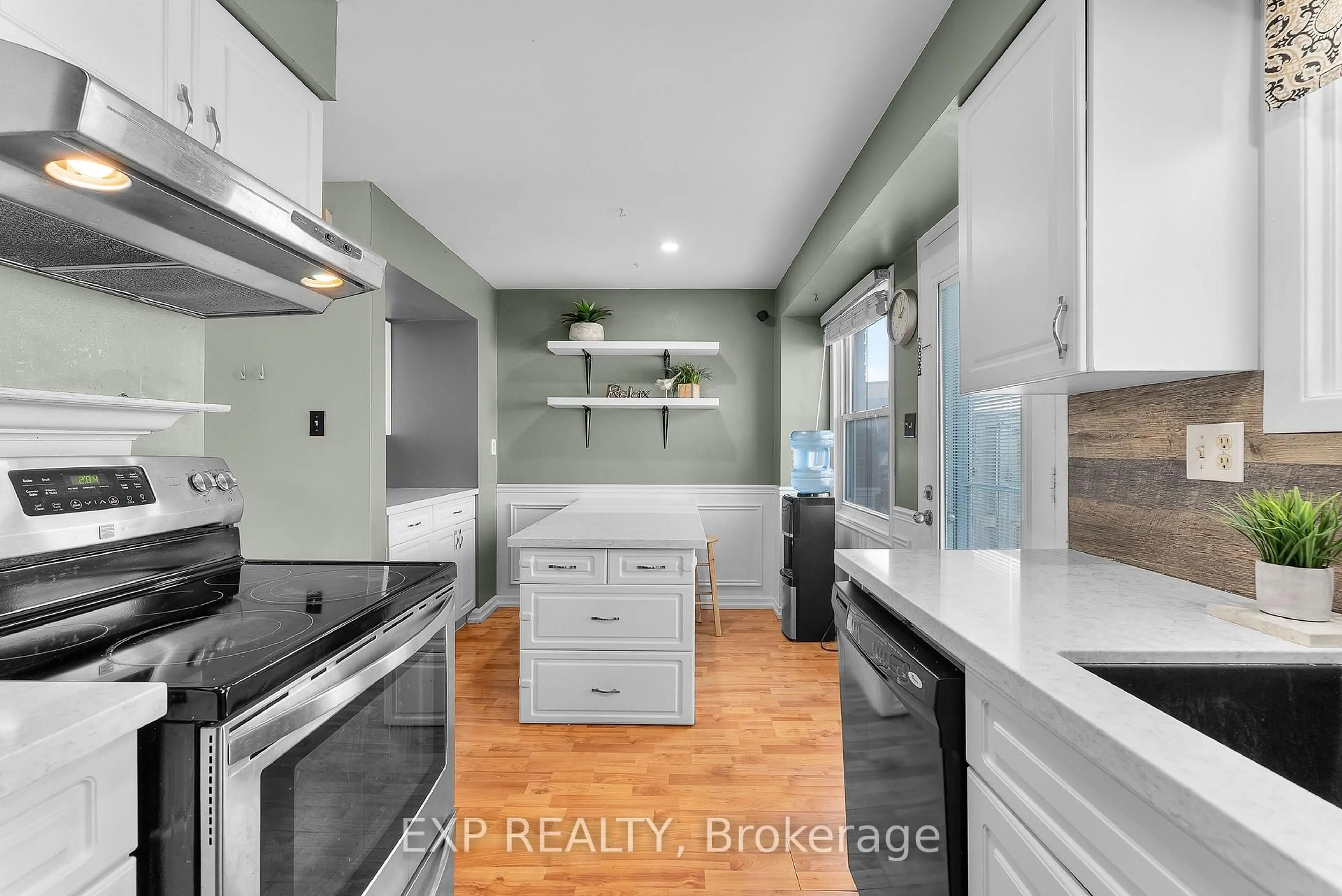 Open concept kitchen, ceramic/tile floor for 25 LINFIELD Dr #28, St. Catharines Ontario L2N 5T7