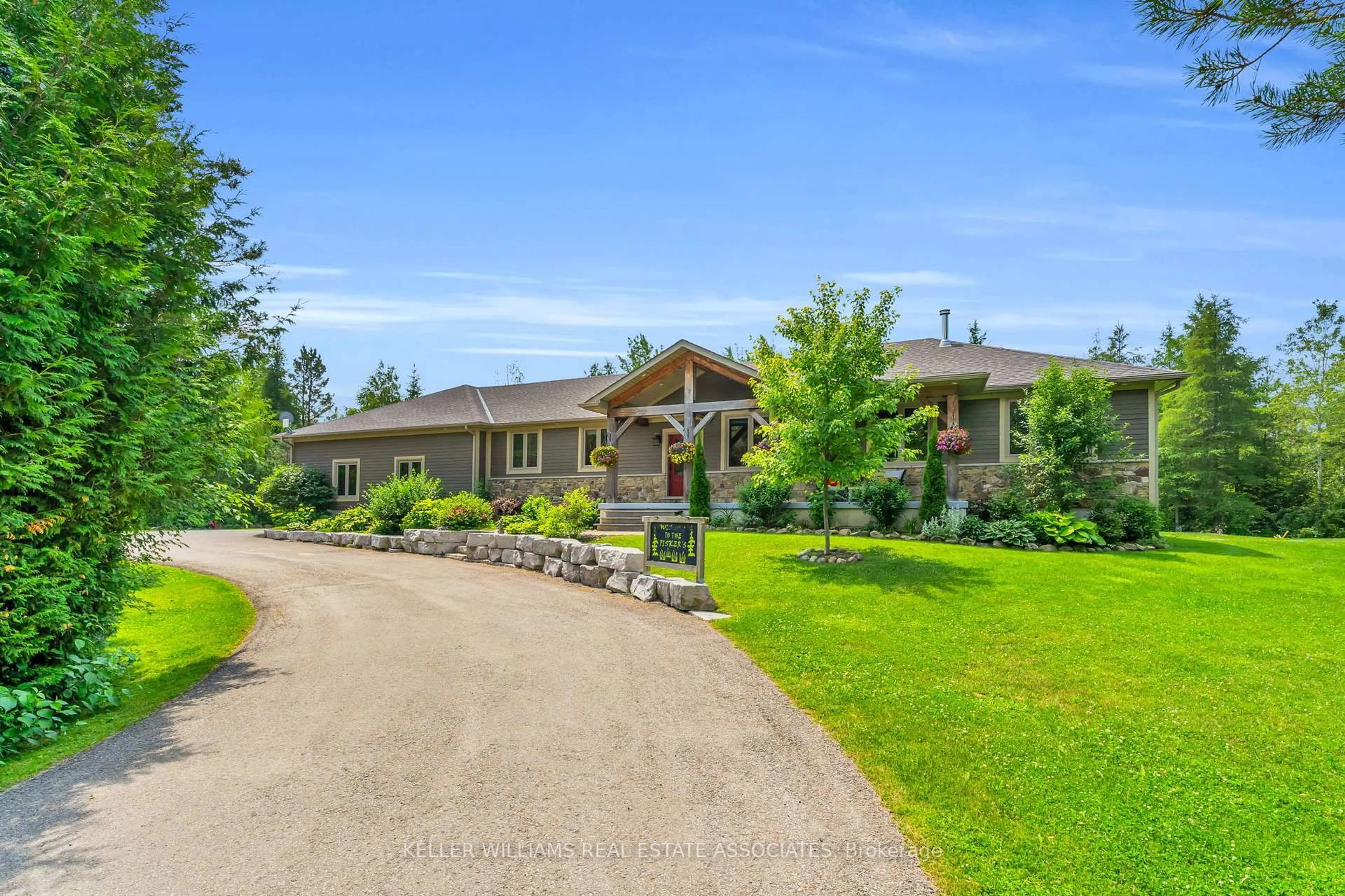 A pic from outside/outdoor area/front of a property/back of a property/a pic from drone, unknown for 5594 First Line, Erin Ontario L0N 1N0