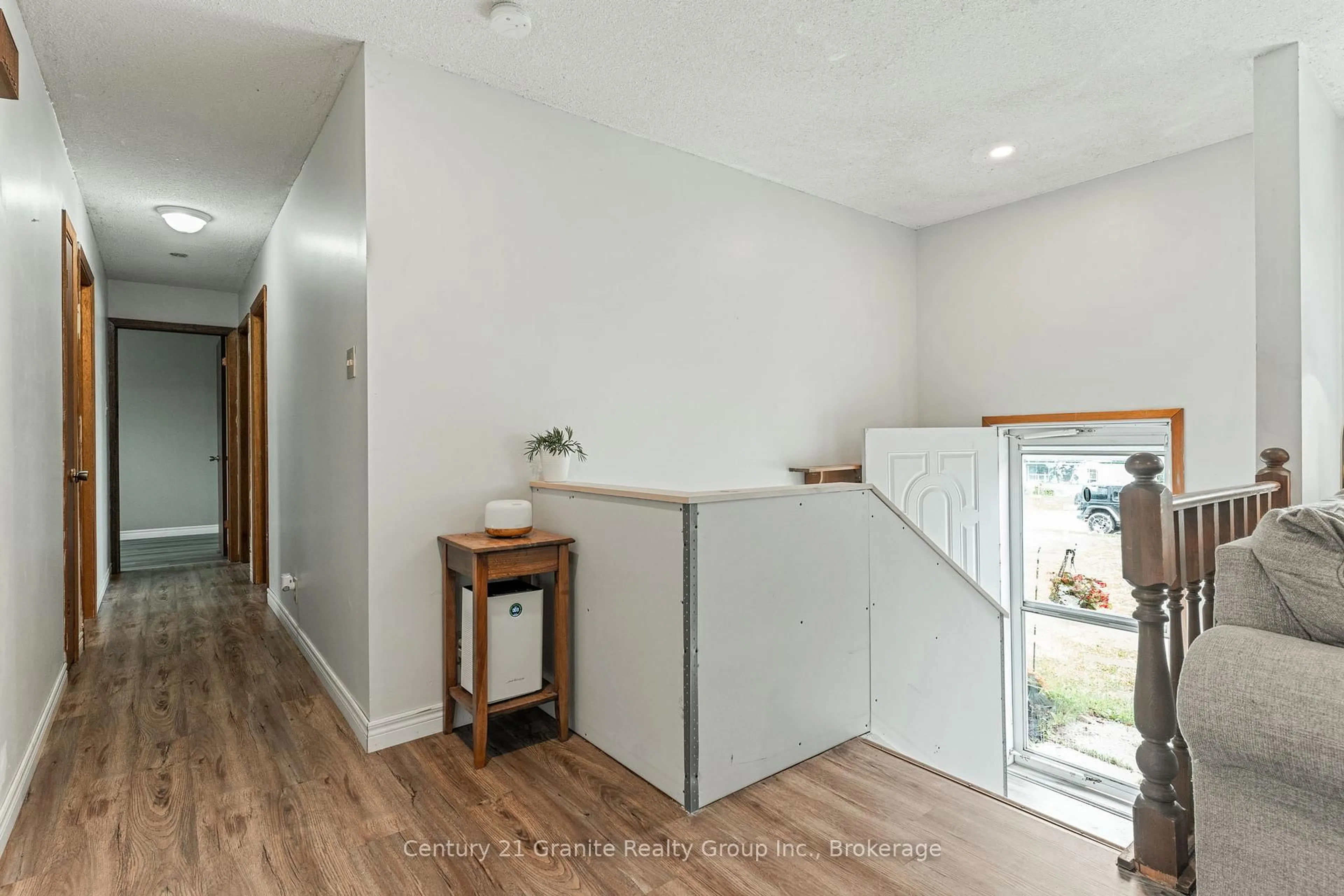 Indoor entryway for 32 Cameron Rd, Kawartha Lakes Ontario K0M 1G0