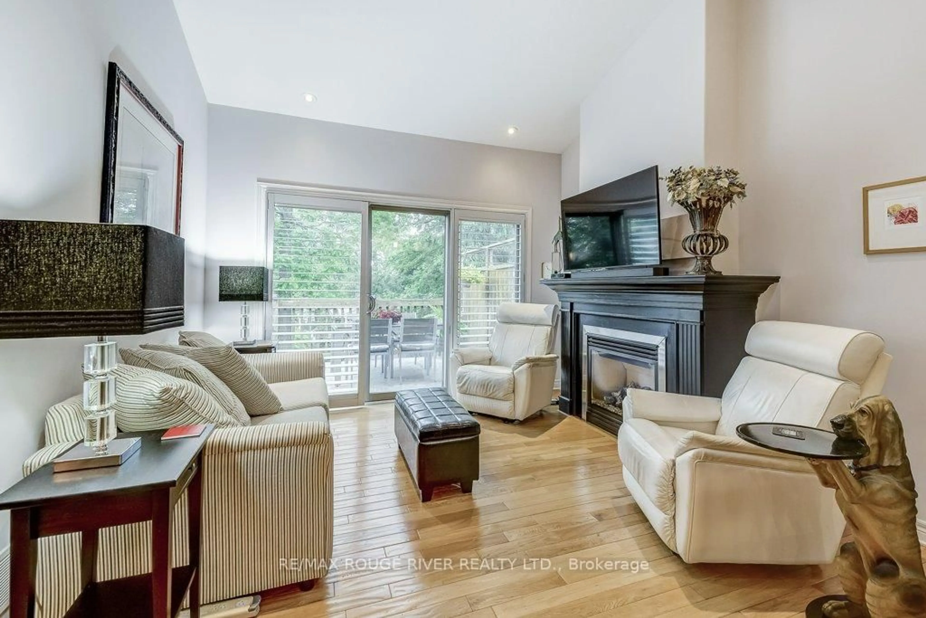 Living room with furniture, wood/laminate floor for 1398 Pelham St #34, Pelham Ontario L0S 1E7