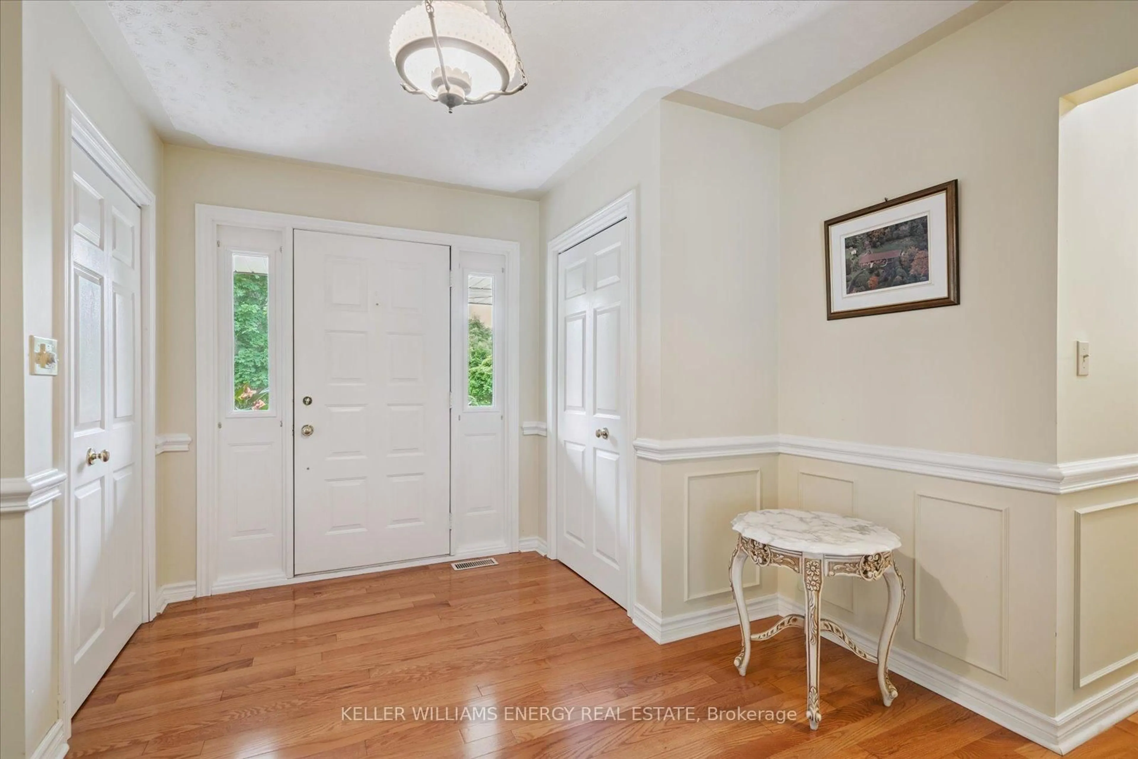 Indoor entryway for 4807 County Rd 10 Rd, Port Hope Ontario L1A 3V5