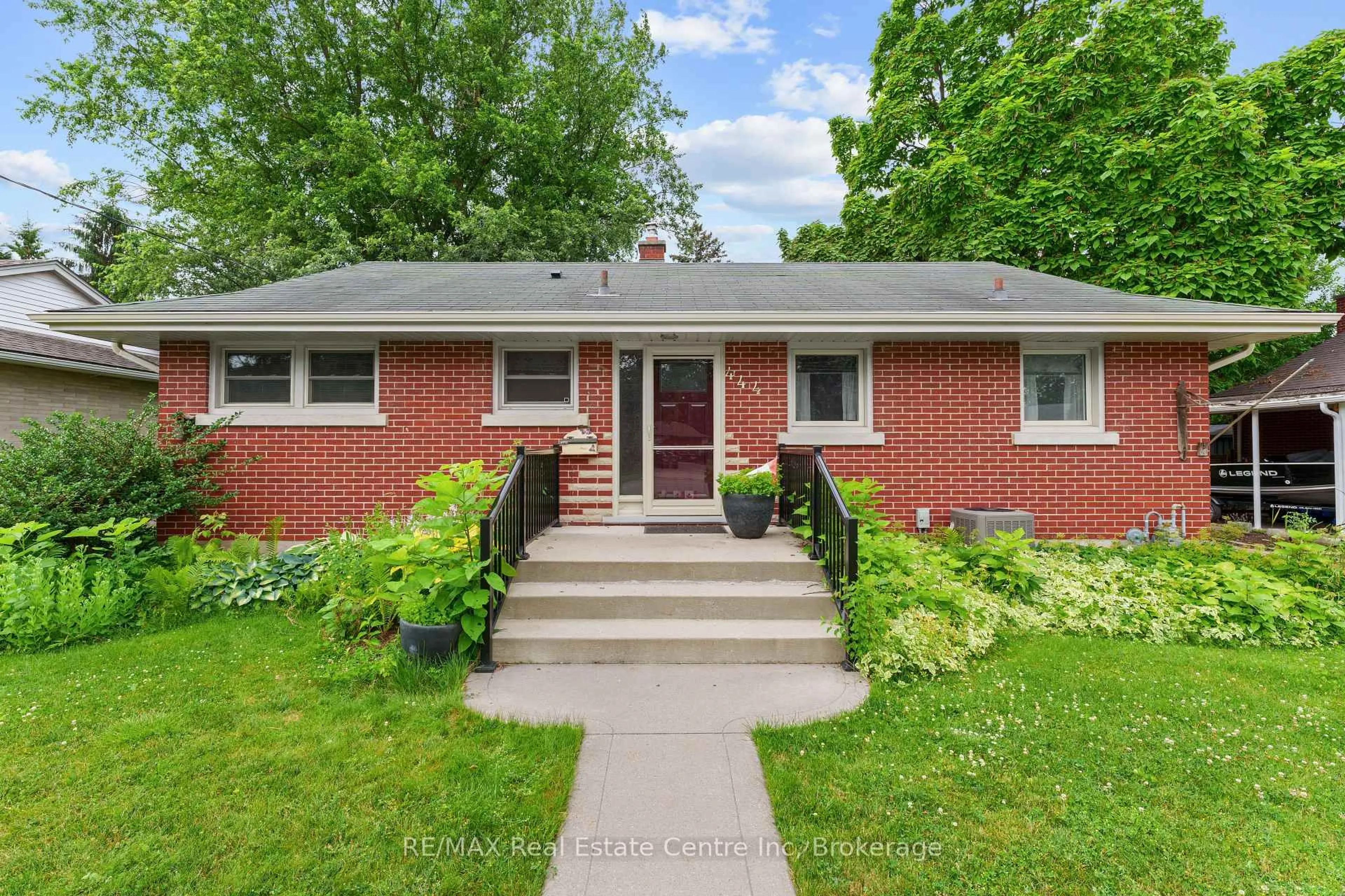 Home with brick exterior material, street for 444 Rose St, Cambridge Ontario N3H 2E3