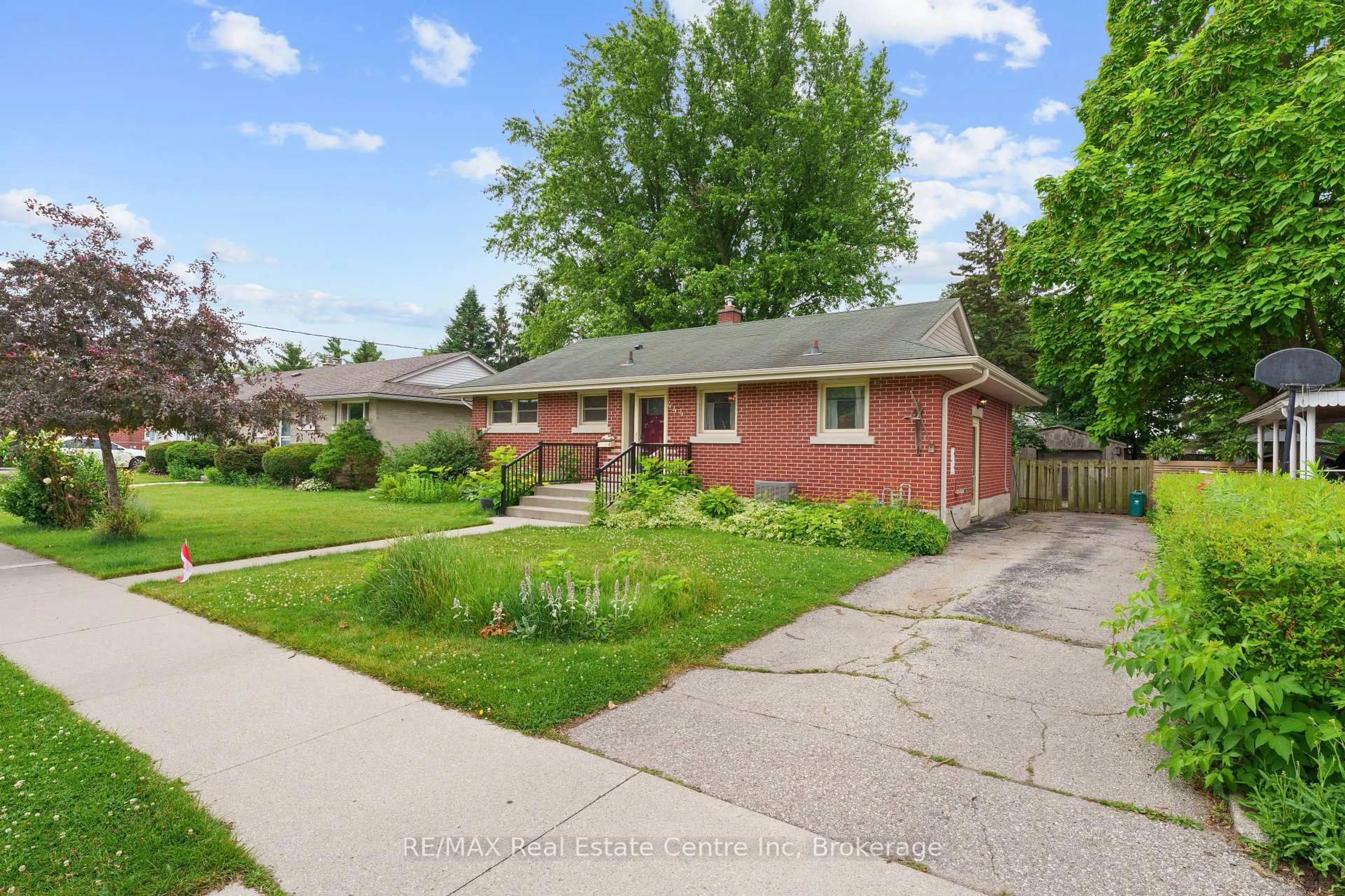Home with brick exterior material, street for 444 Rose St, Cambridge Ontario N3H 2E3