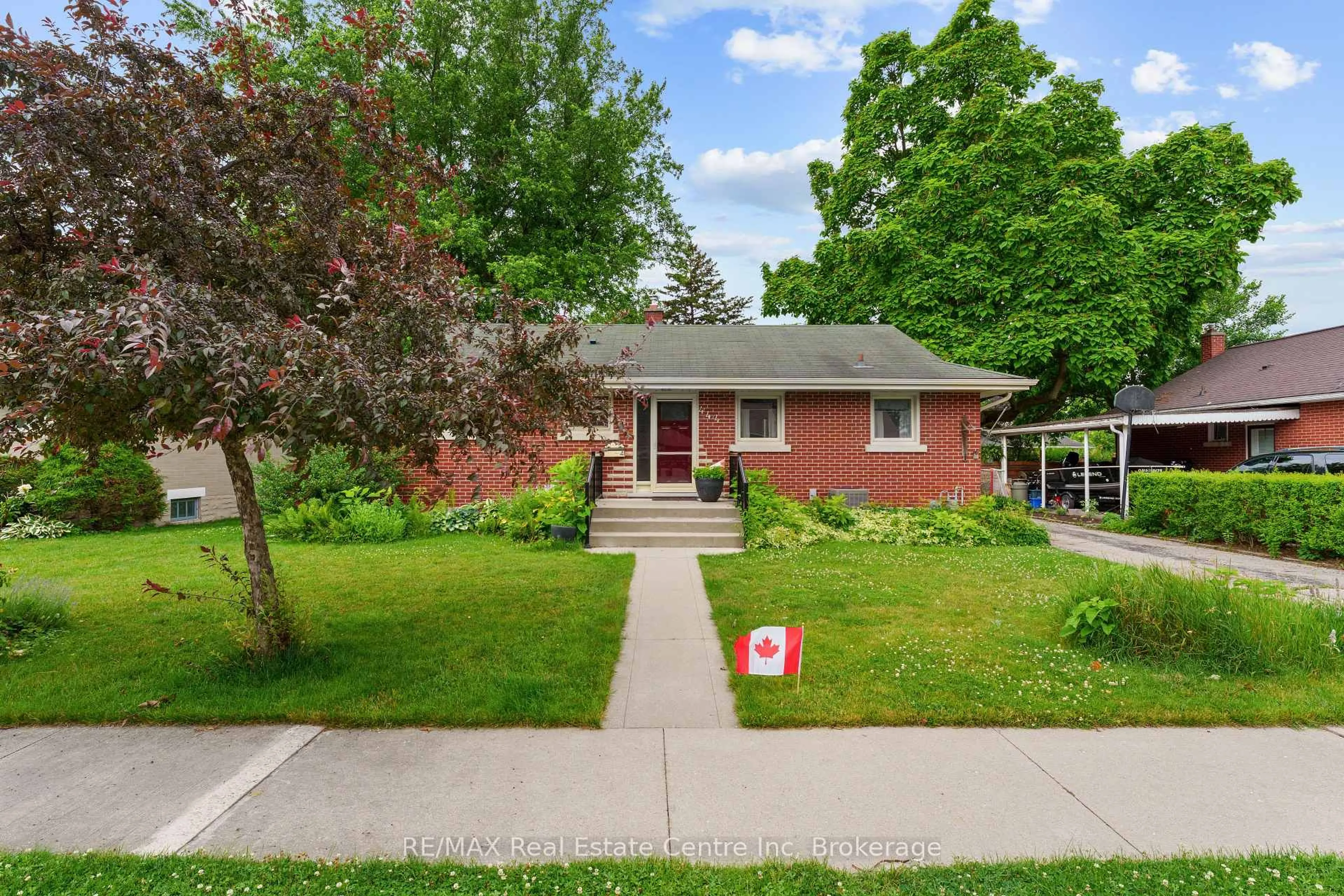 Home with brick exterior material, street for 444 Rose St, Cambridge Ontario N3H 2E3