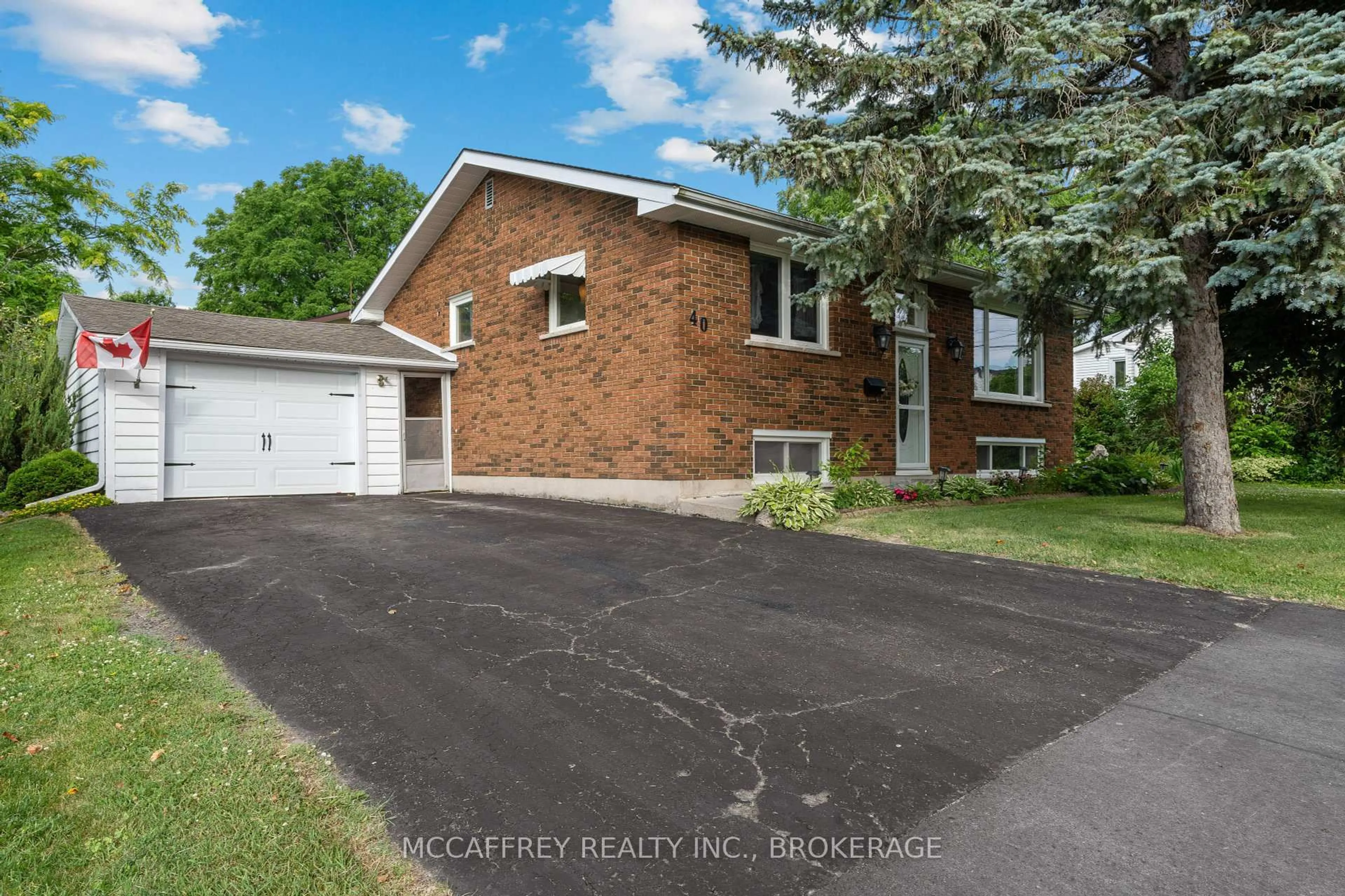 A pic from outside/outdoor area/front of a property/back of a property/a pic from drone, street for 40 Richard St, Greater Napanee Ontario K7R 2S9