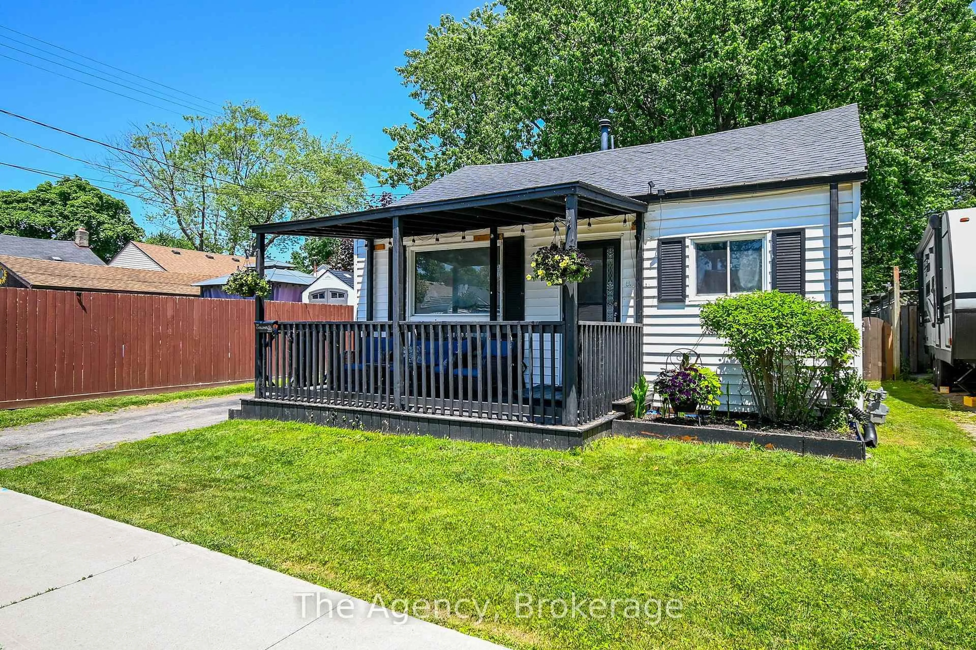 Home with vinyl exterior material, street for 12 Ajax Ave, Welland Ontario L3B 4W8
