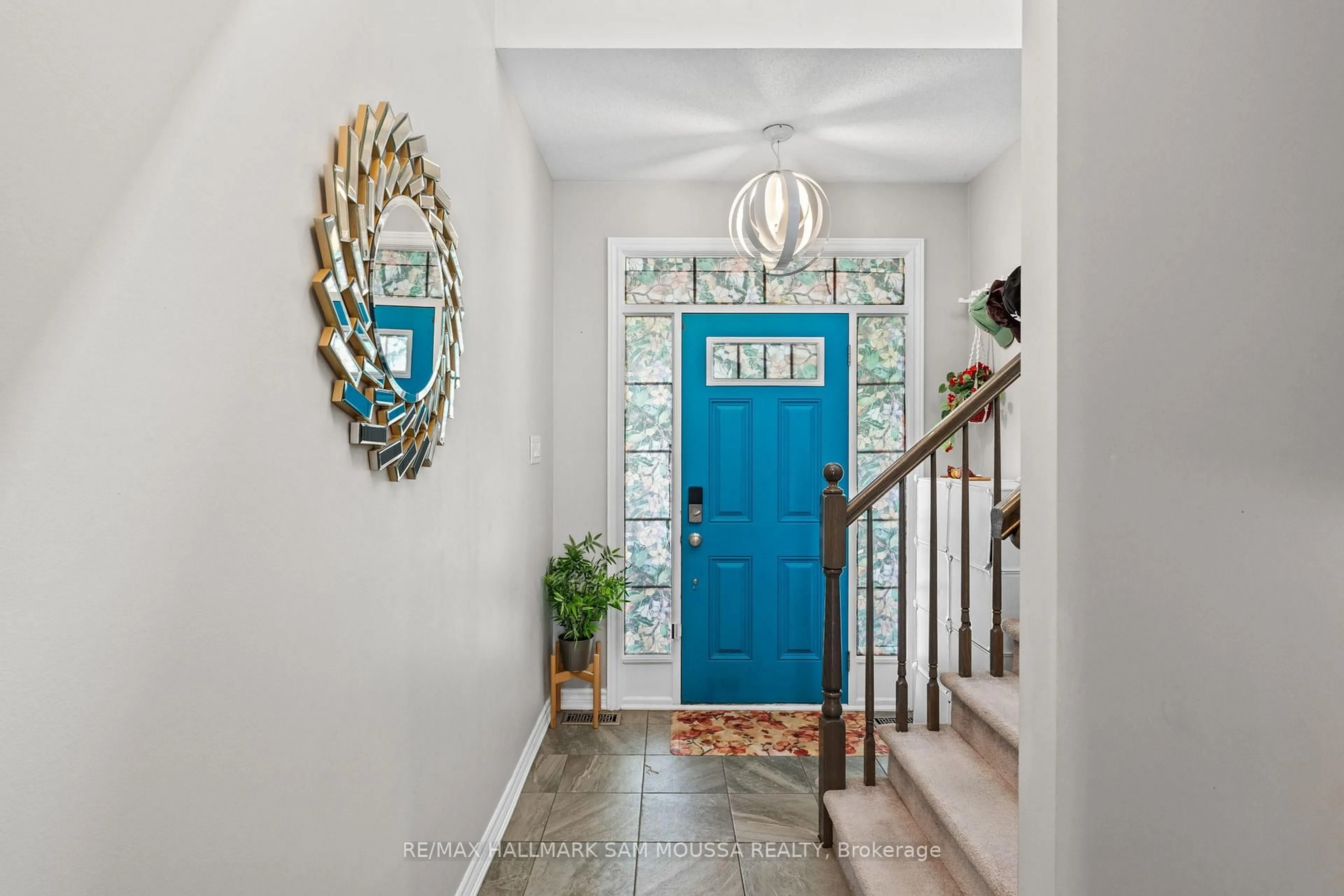Indoor entryway for 25 Solaris Dr, Ottawa Ontario K2M 0L6