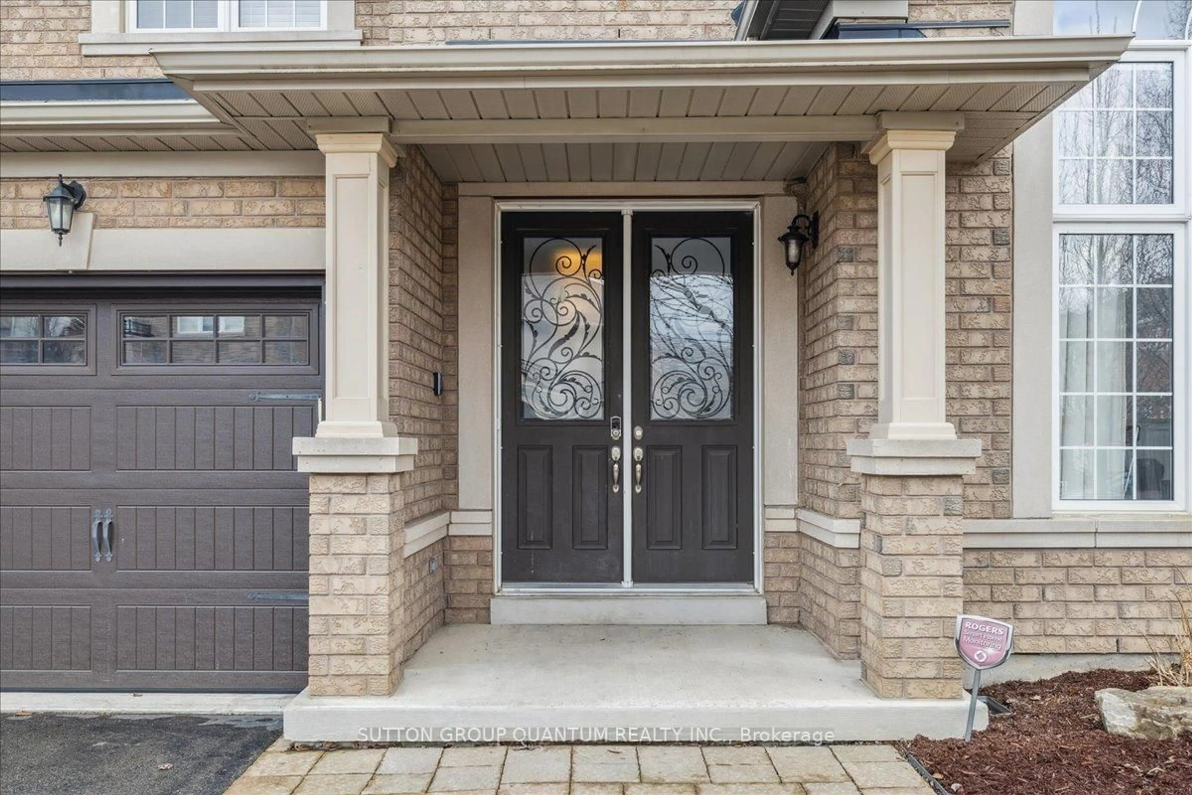 Indoor entryway for 46 Woodhouse St, Hamilton Ontario L9K 0H3