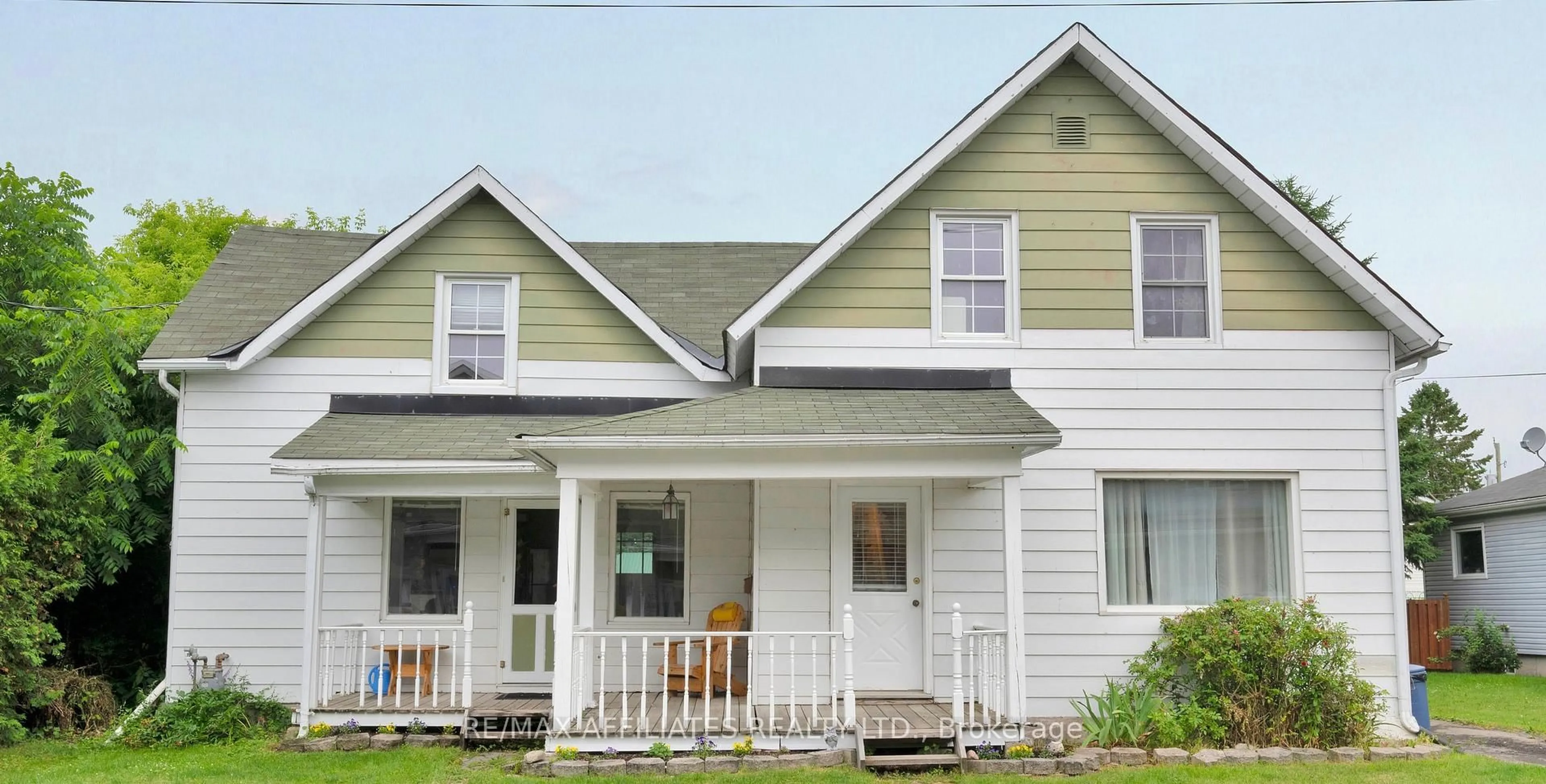 Home with vinyl exterior material, street for 9 George St, North Stormont Ontario K0A 1R0