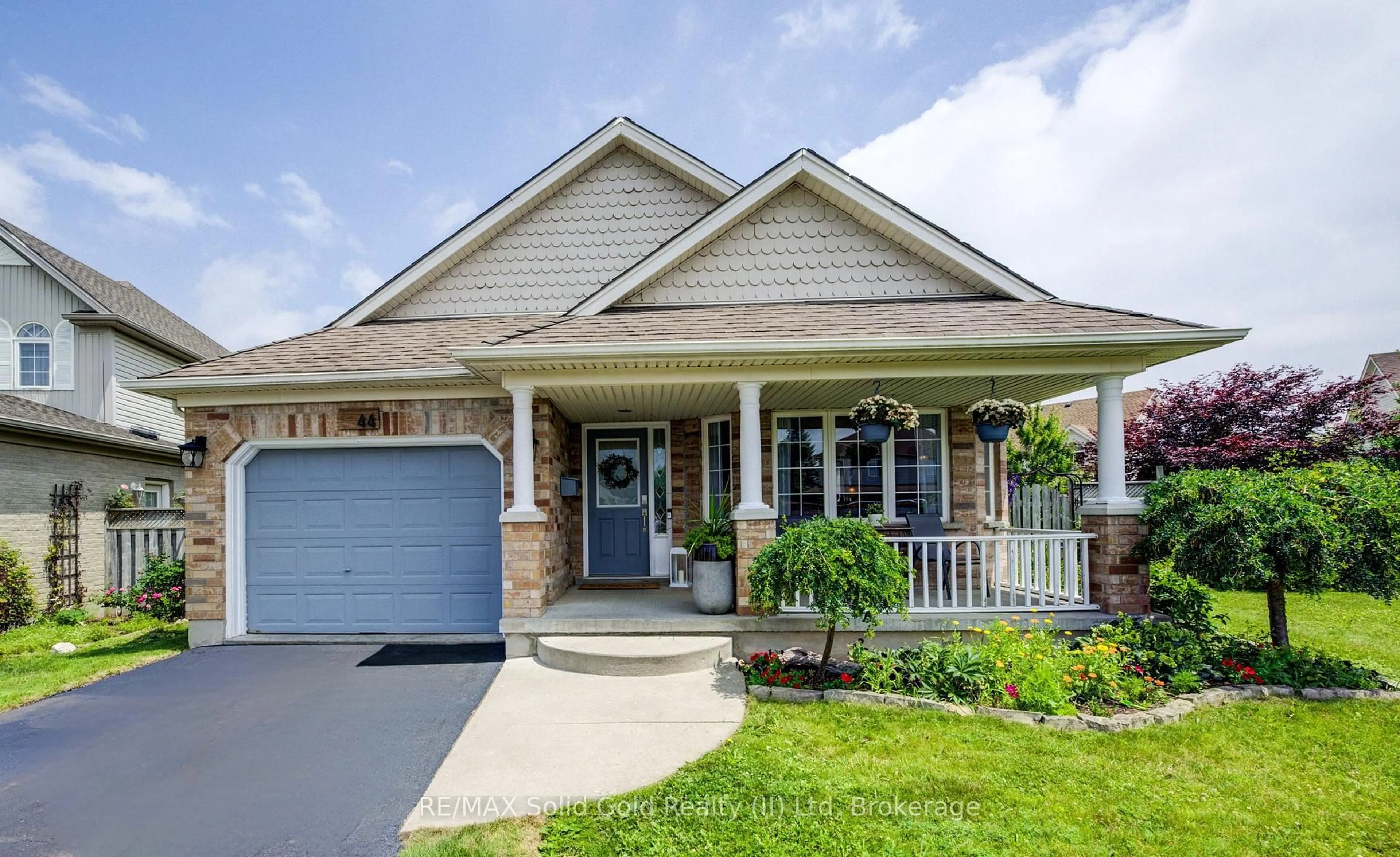 Home with vinyl exterior material, street for 44 Small Crt, Cambridge Ontario N1R 8M3