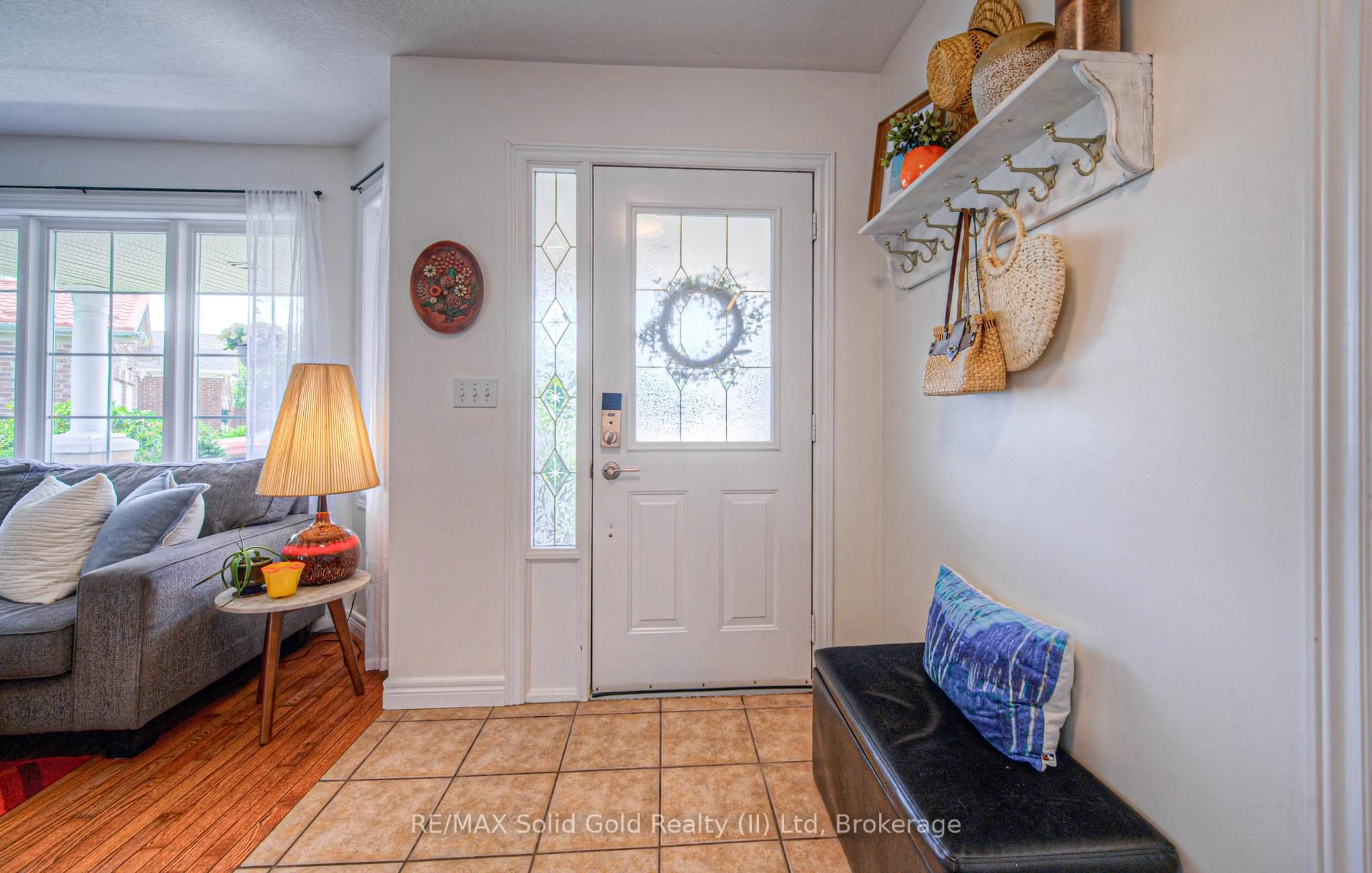 Indoor entryway for 44 Small Crt, Cambridge Ontario N1R 8M3