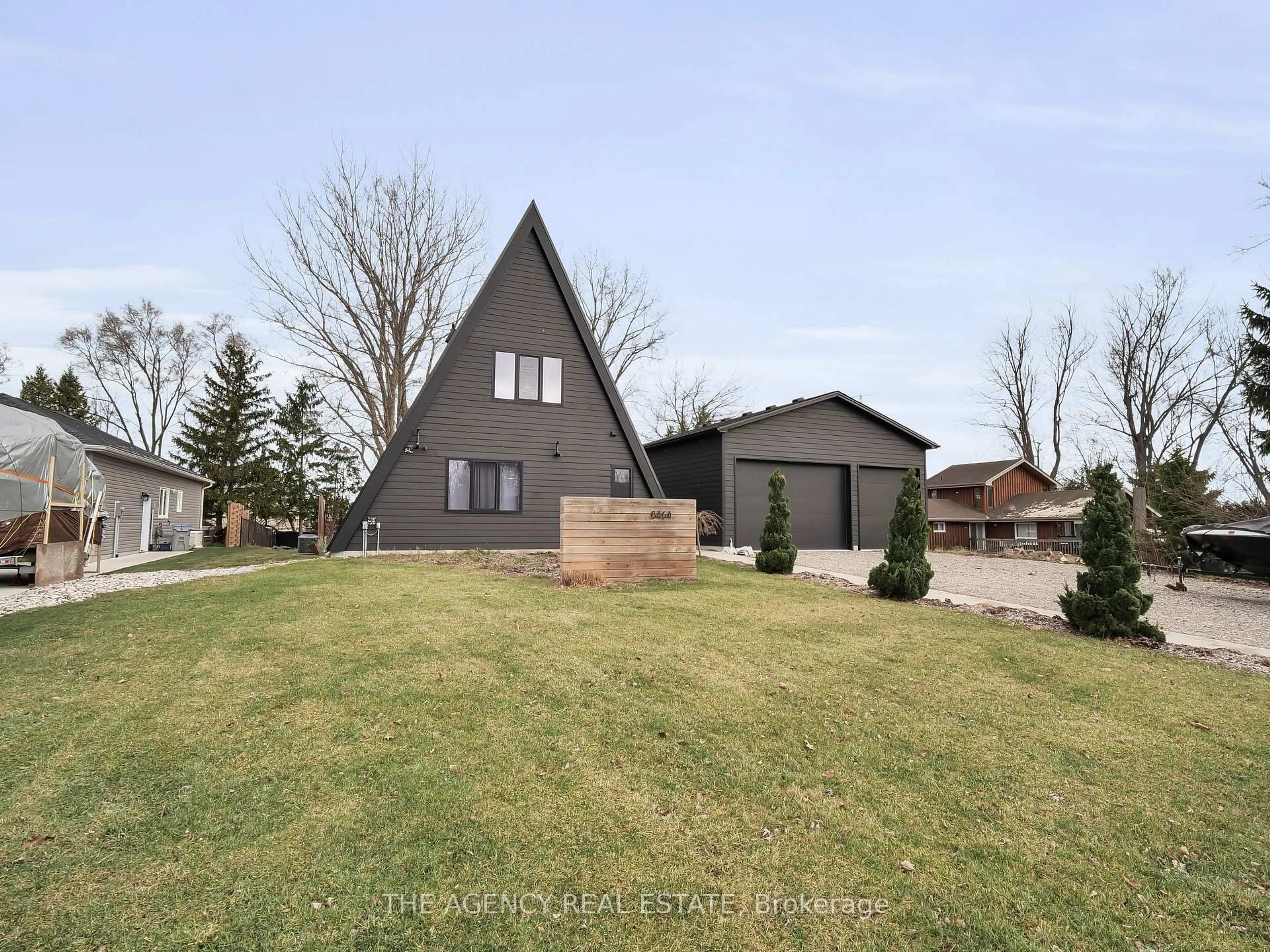 Unknown for 8464 Adams Crt, Lambton Shores Ontario N0M 1T0