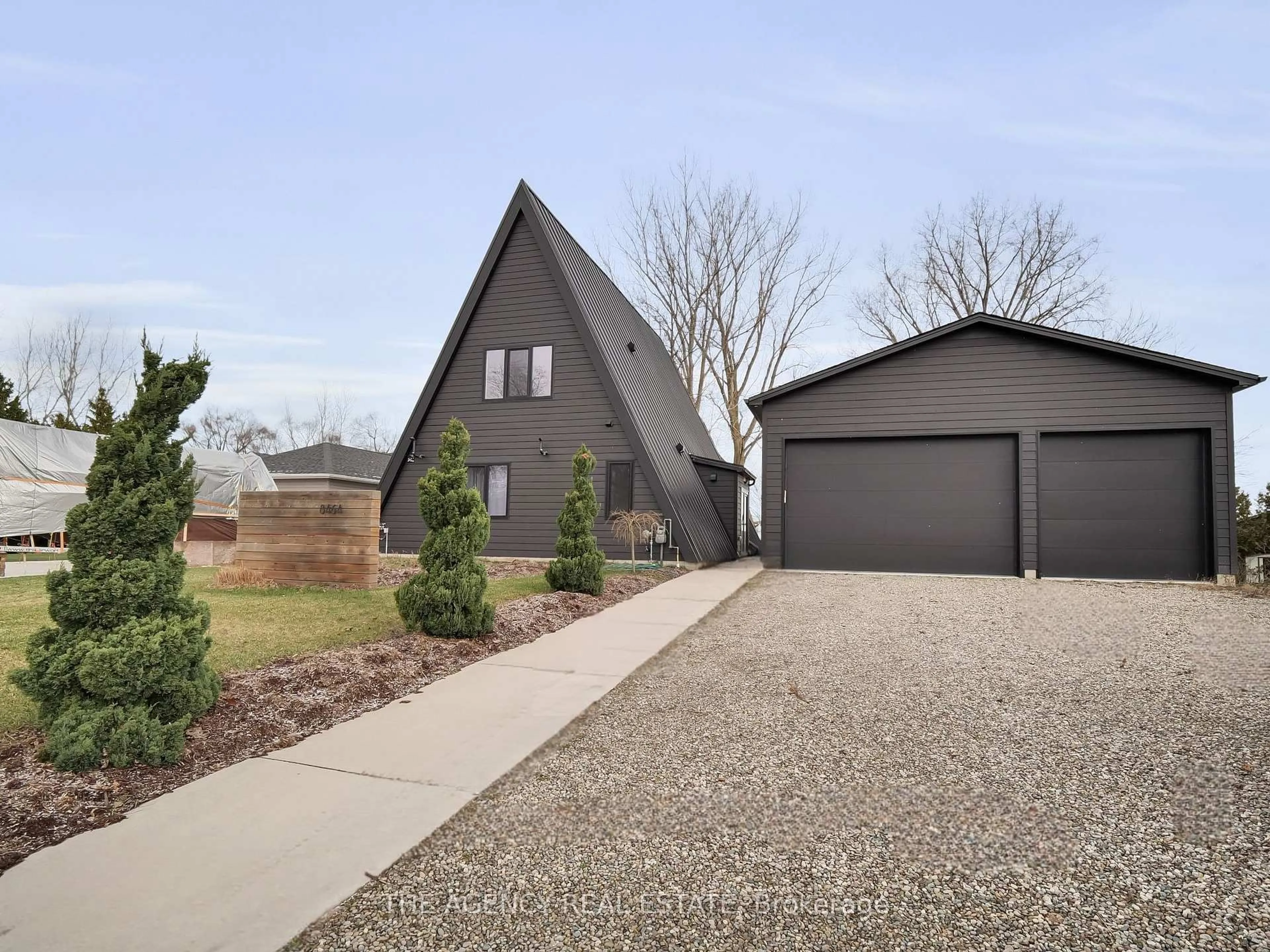 Unknown for 8464 Adams Crt, Lambton Shores Ontario N0M 1T0