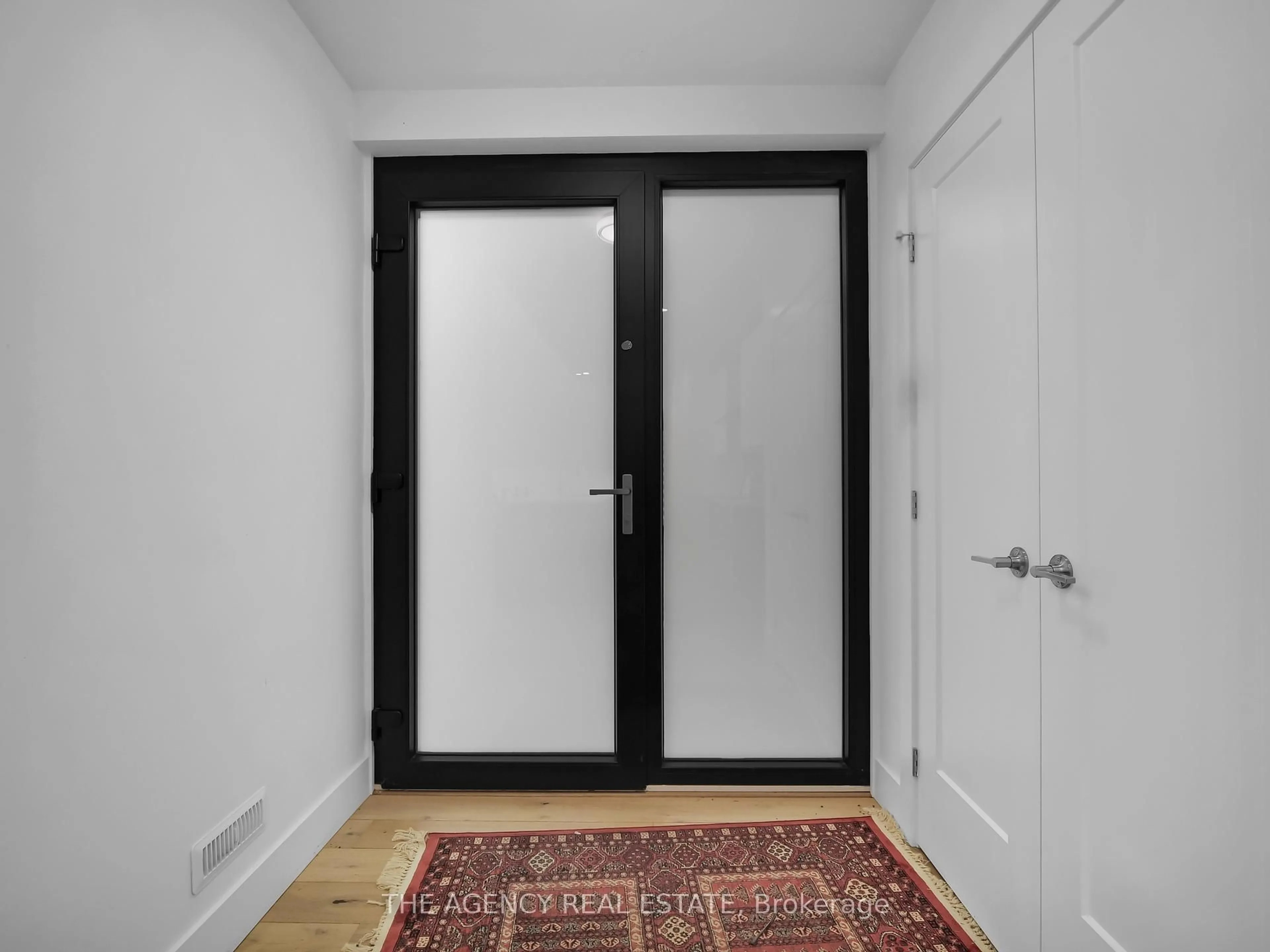 Indoor entryway for 8464 Adams Crt, Lambton Shores Ontario N0M 1T0