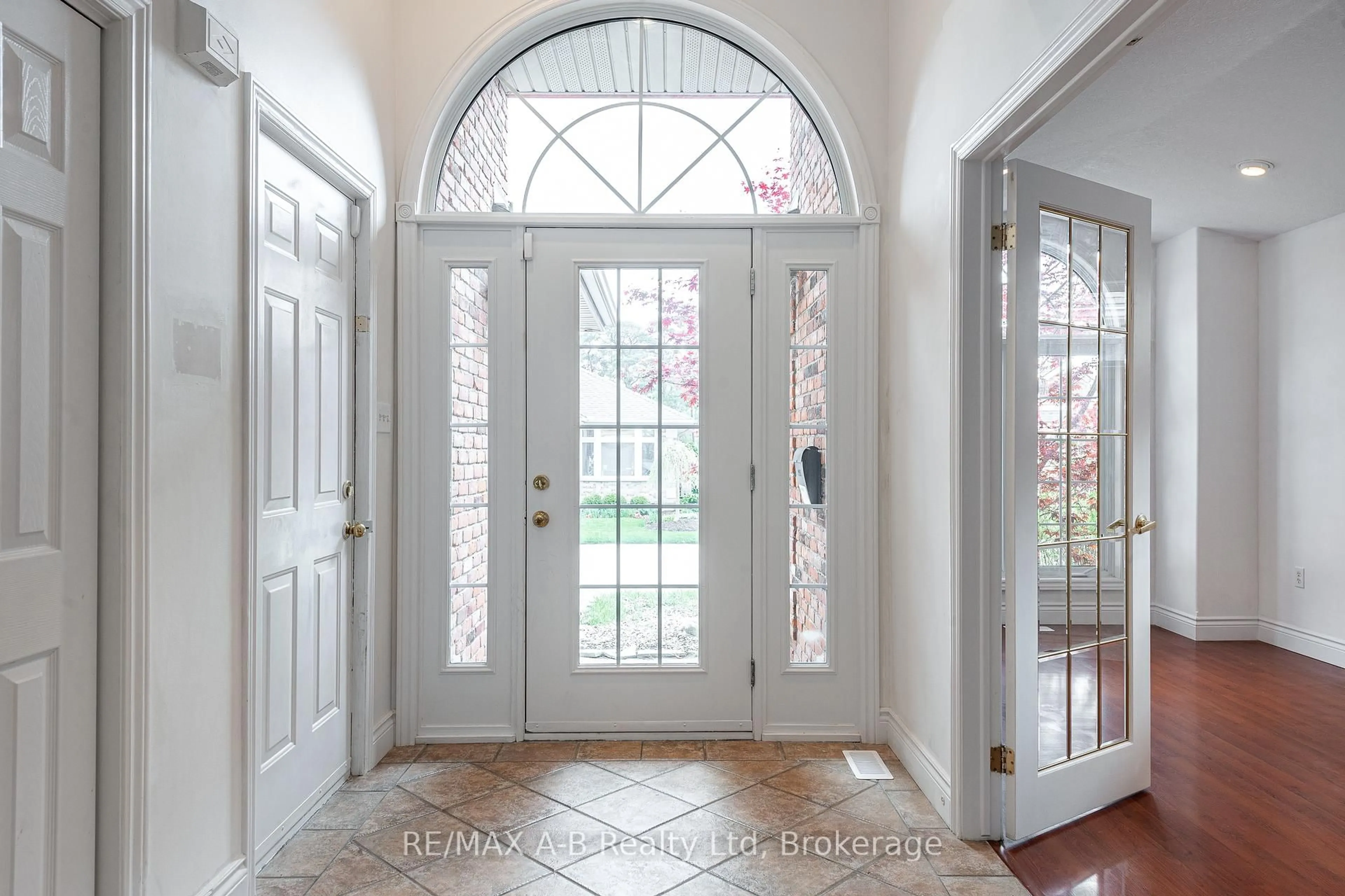 Indoor entryway for 59 - 30 Eagle Dr, Stratford Ontario N5A 7Z1