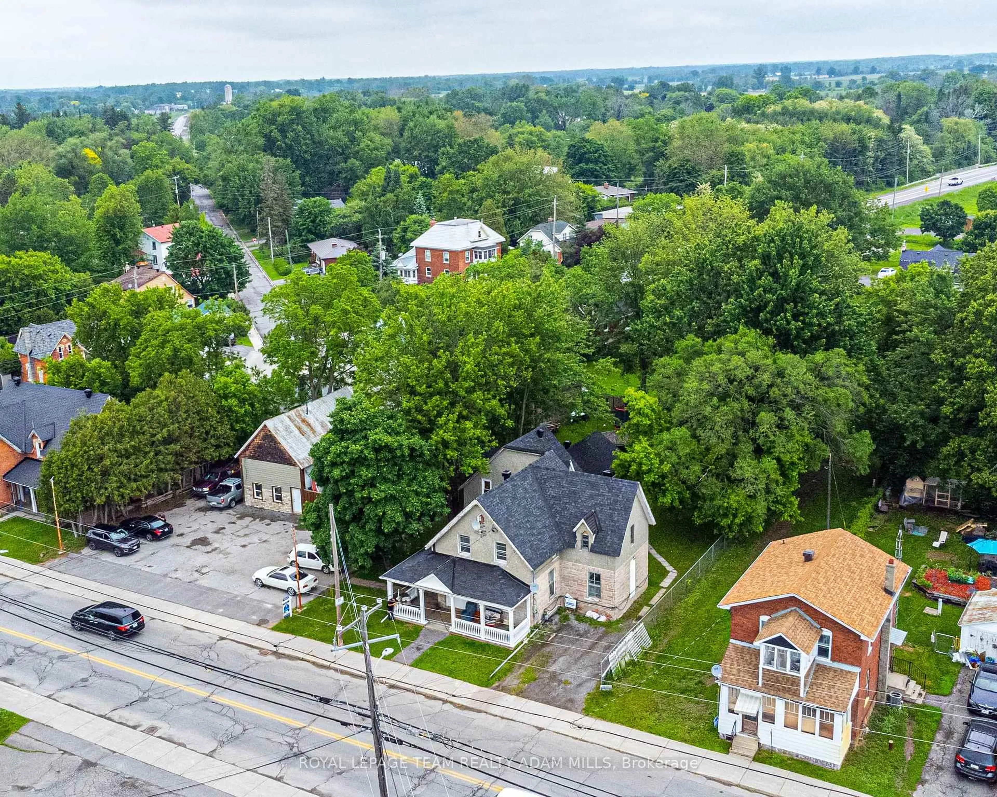A pic from outside/outdoor area/front of a property/back of a property/a pic from drone, street for 6607 Fourth Line Rd, North Gower Ontario K0A 2T0