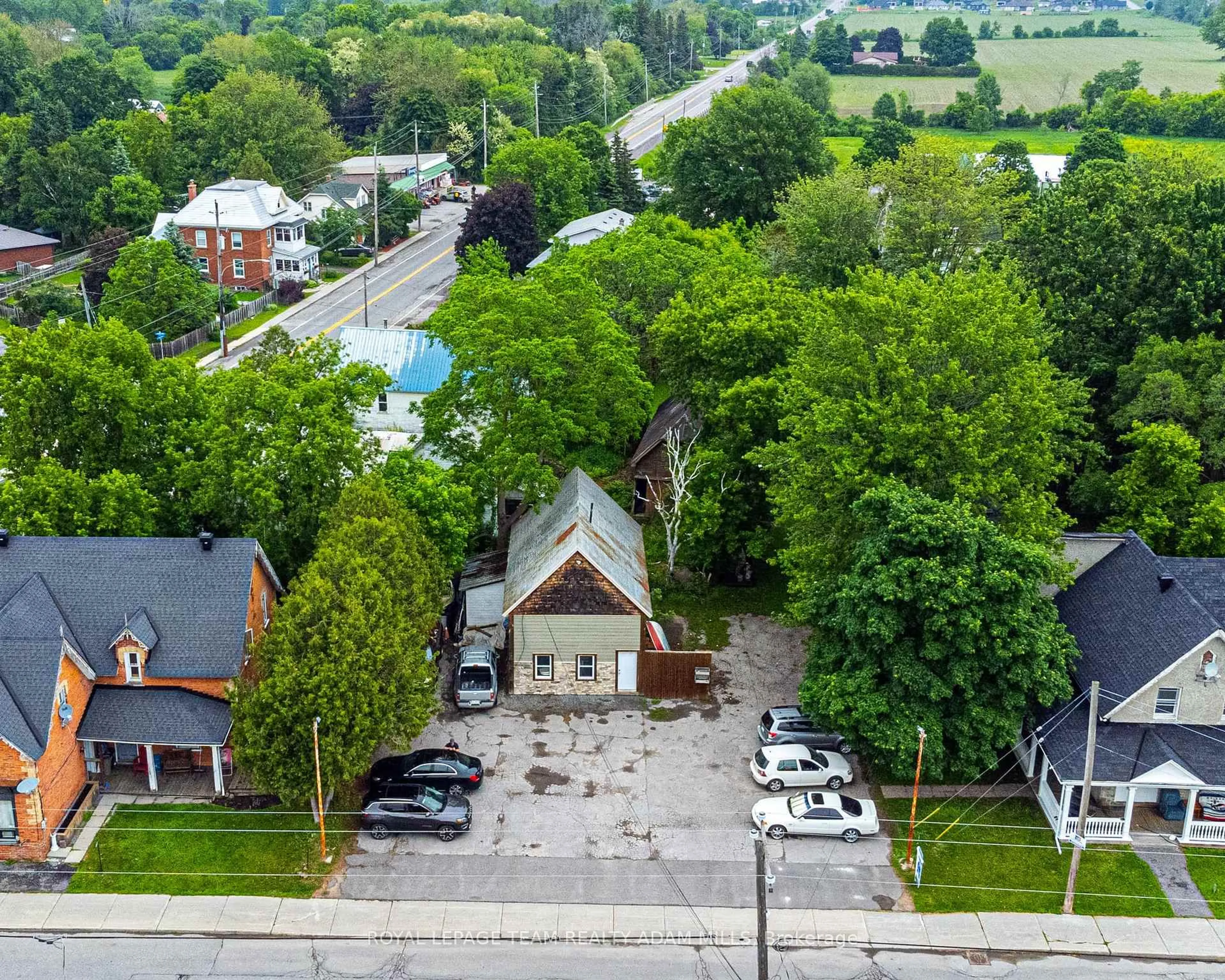 A pic from outside/outdoor area/front of a property/back of a property/a pic from drone, street for 6607 Fourth Line Rd, North Gower Ontario K0A 2T0