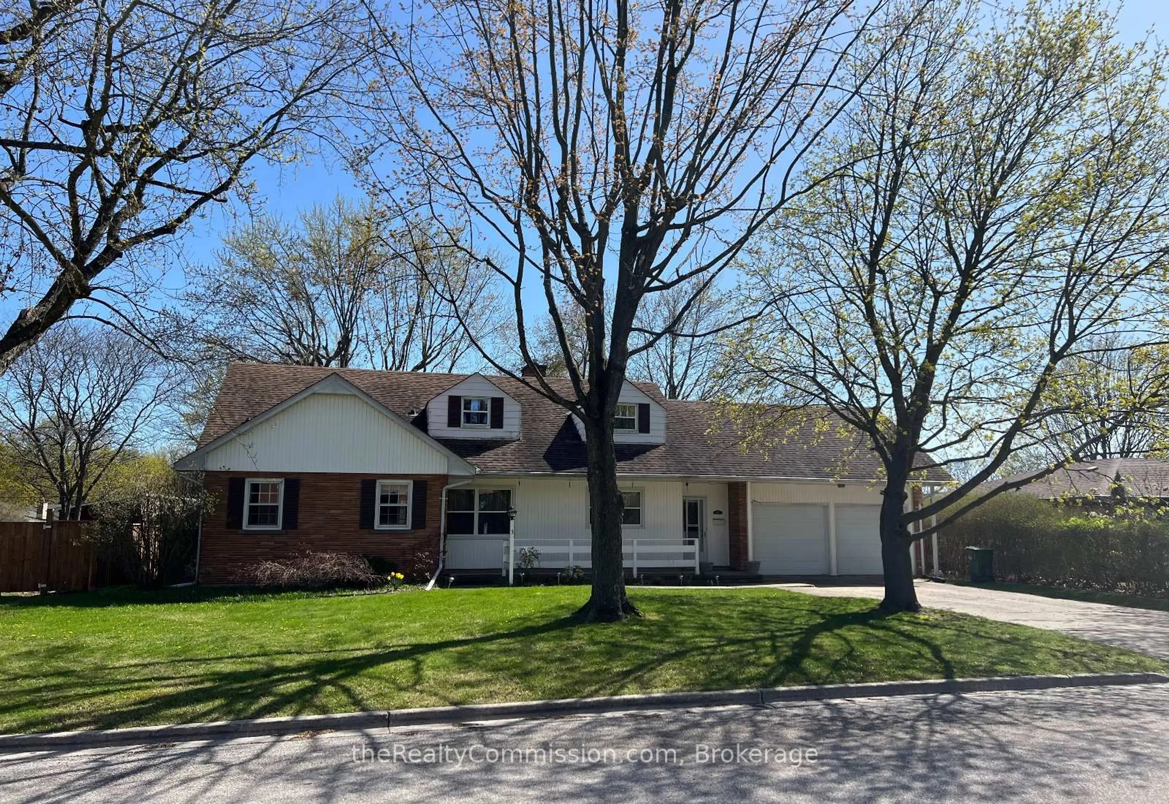 Home with vinyl exterior material, street for 3 Gliddon Ave, St. Thomas Ontario N5R 1G3