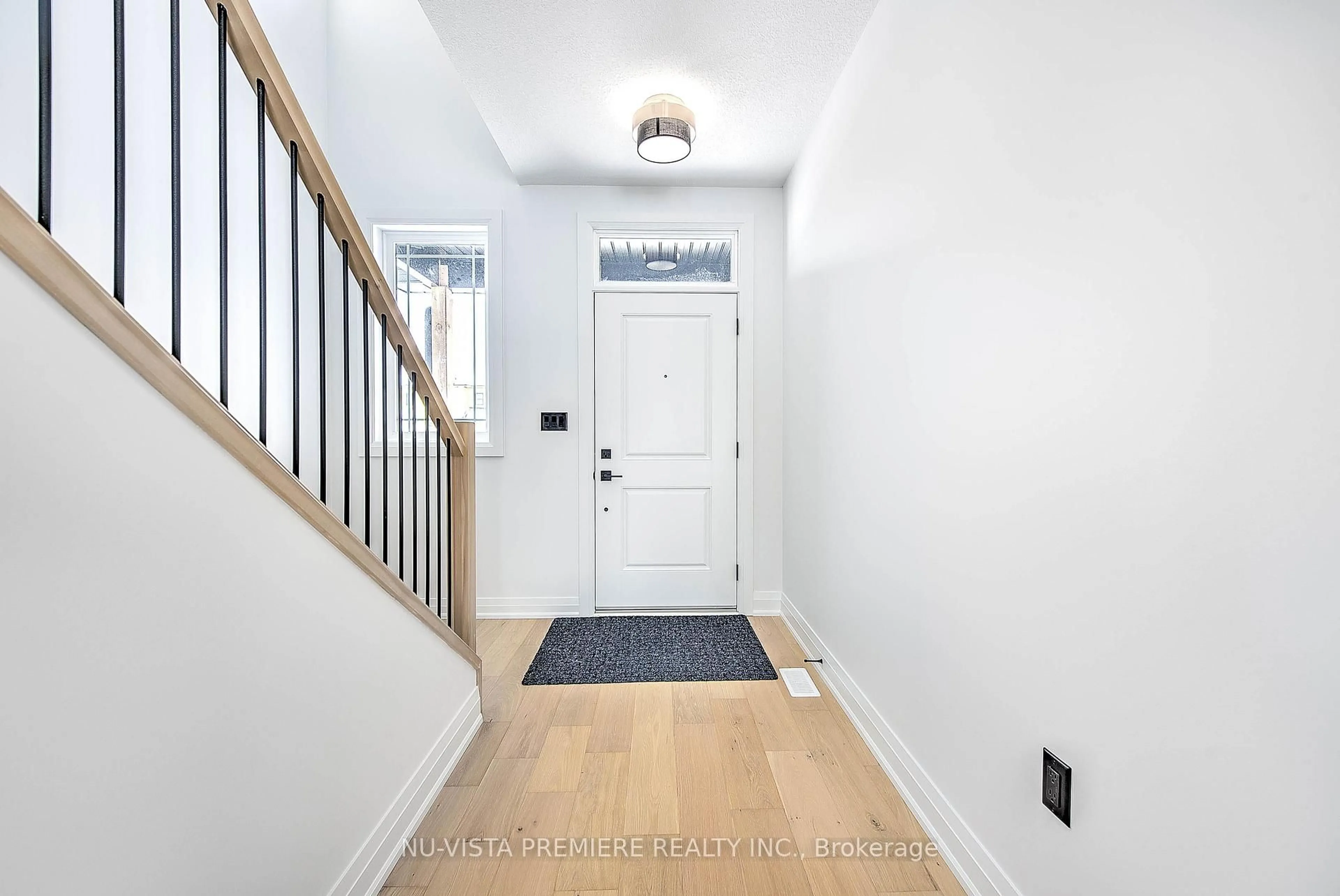 Indoor entryway for 157 Holloway Tr, Middlesex Centre Ontario N0M 2A0