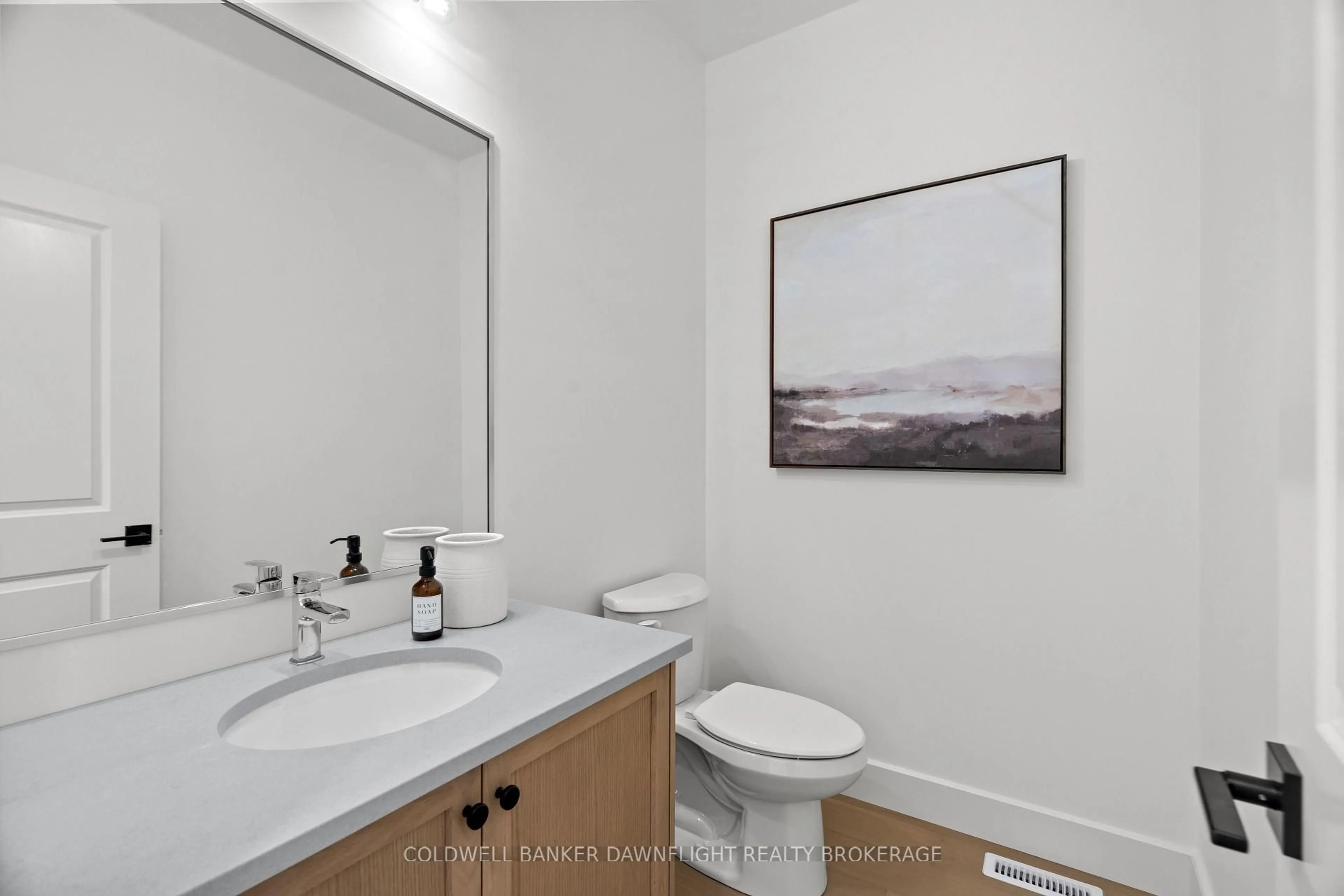 Standard bathroom, unknown for 147 Scotts Dr #27, Lucan Biddulph Ontario N0M 2J0