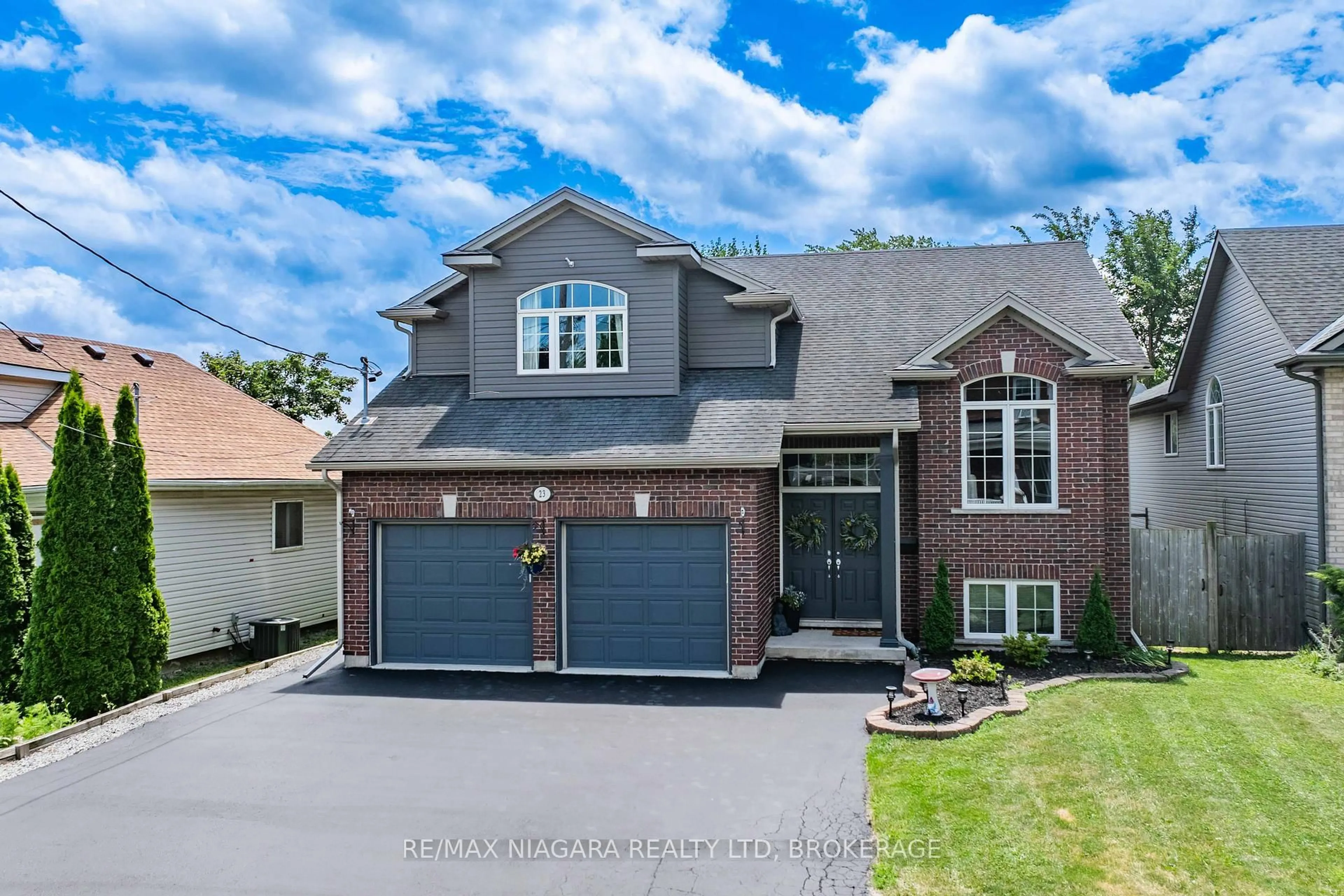 Home with brick exterior material, street for 23 Water St, Thorold Ontario L2V 2K2