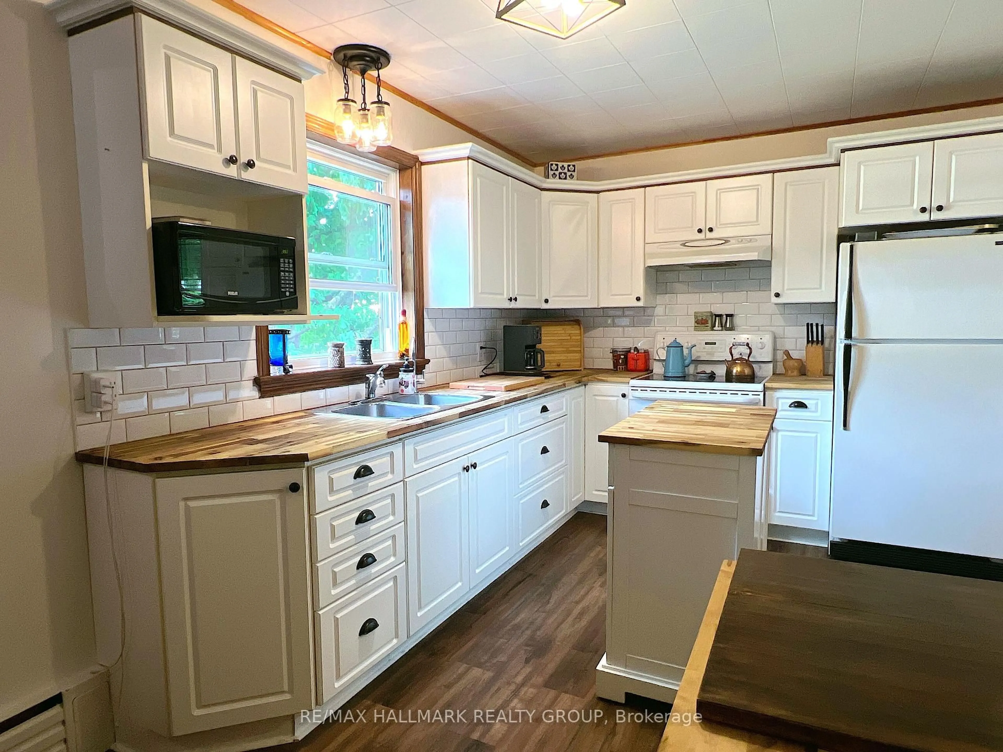 Open concept kitchen, unknown for 101 Clarence St, Lanark Ontario K0G 1K0