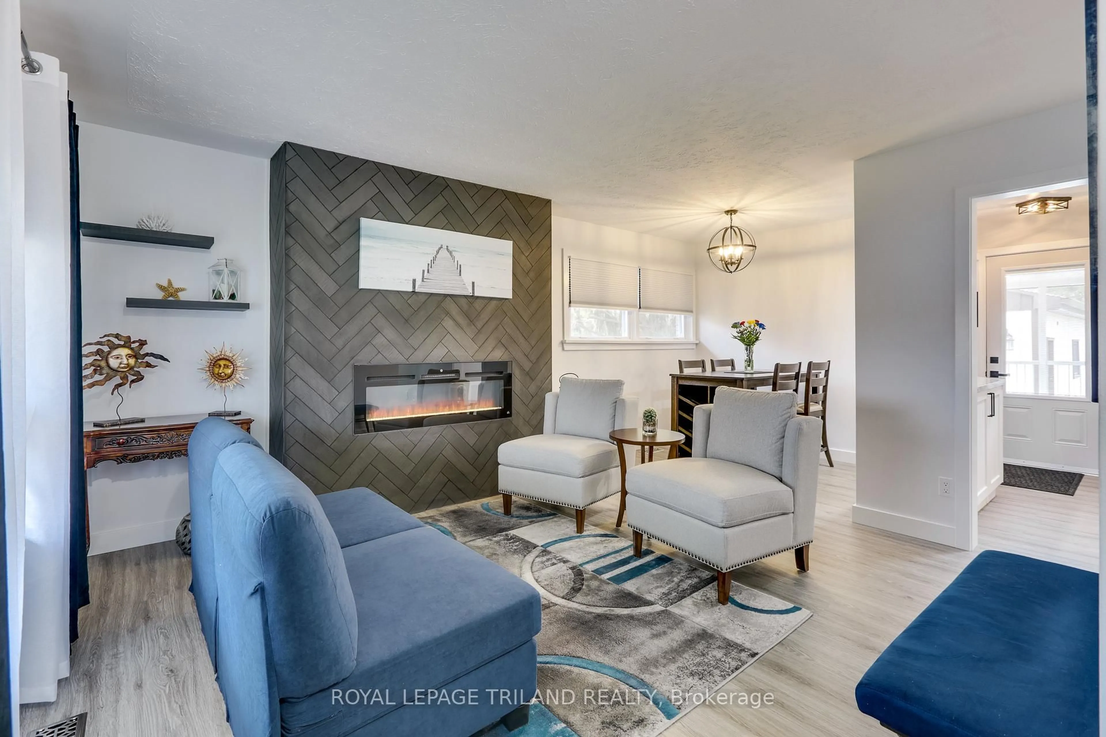 Living room with furniture, ceramic/tile floor for 392 Beachwood Ave, London South Ontario N6J 3K1