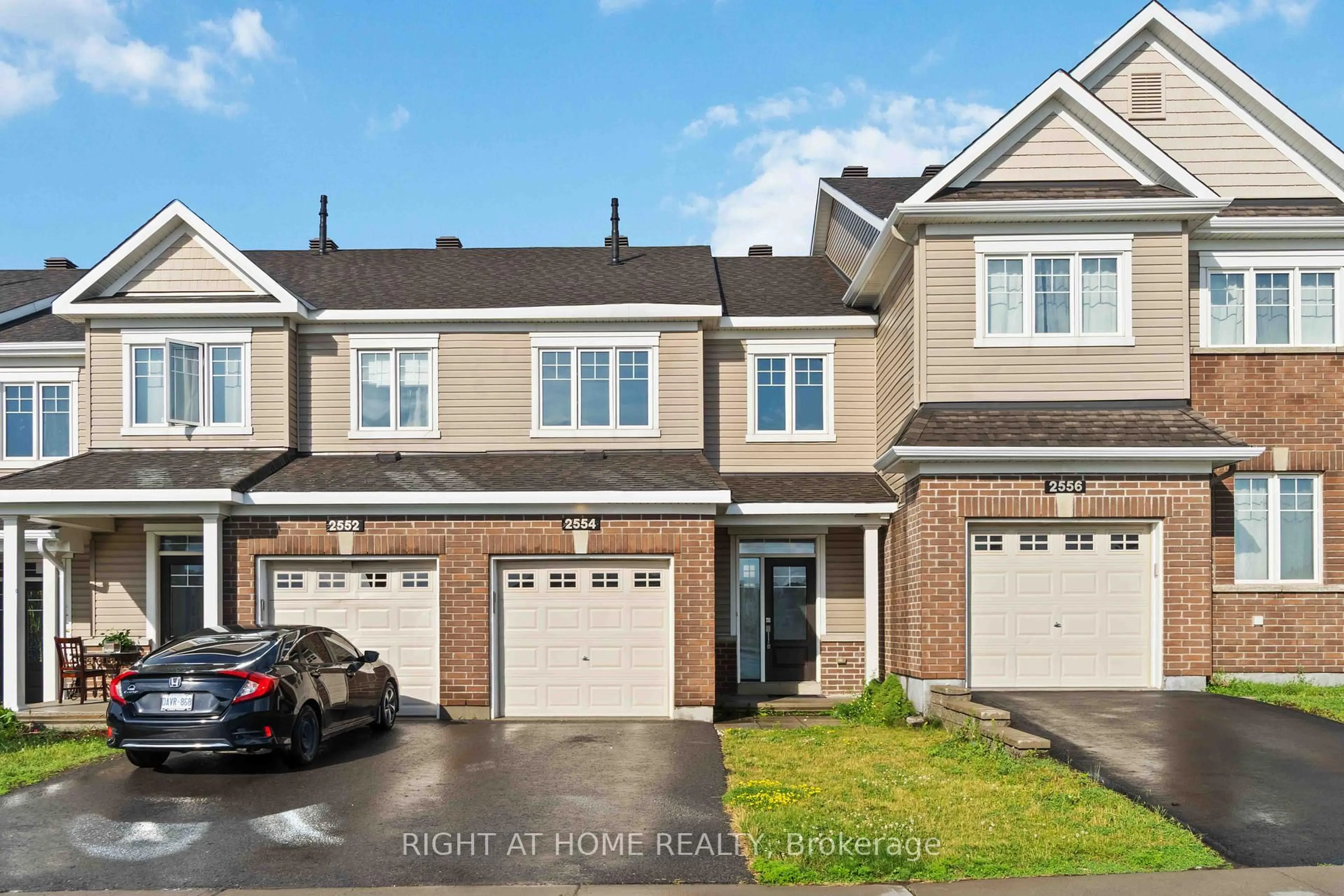 A pic from outside/outdoor area/front of a property/back of a property/a pic from drone, street for 2554 River Mist Rd, Ottawa Ontario K2C 3H2