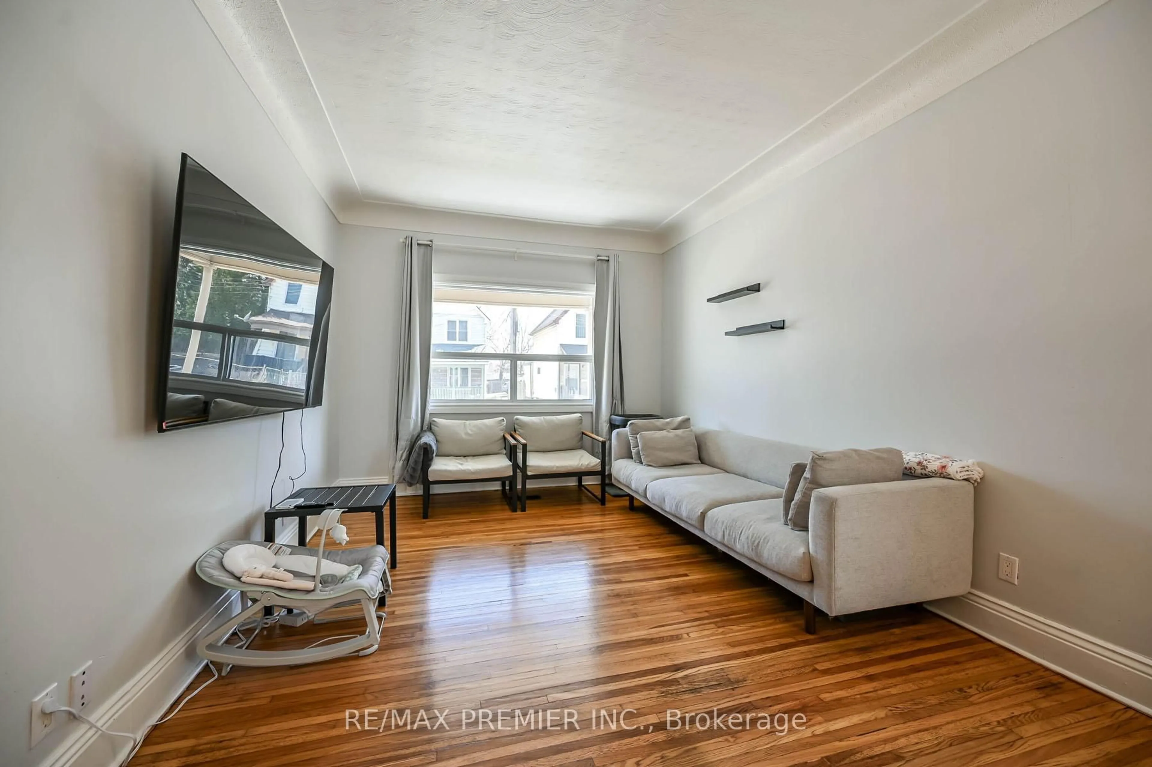Living room with furniture, wood/laminate floor for 53 Douglas Ave, Hamilton Ontario L8L 5R2