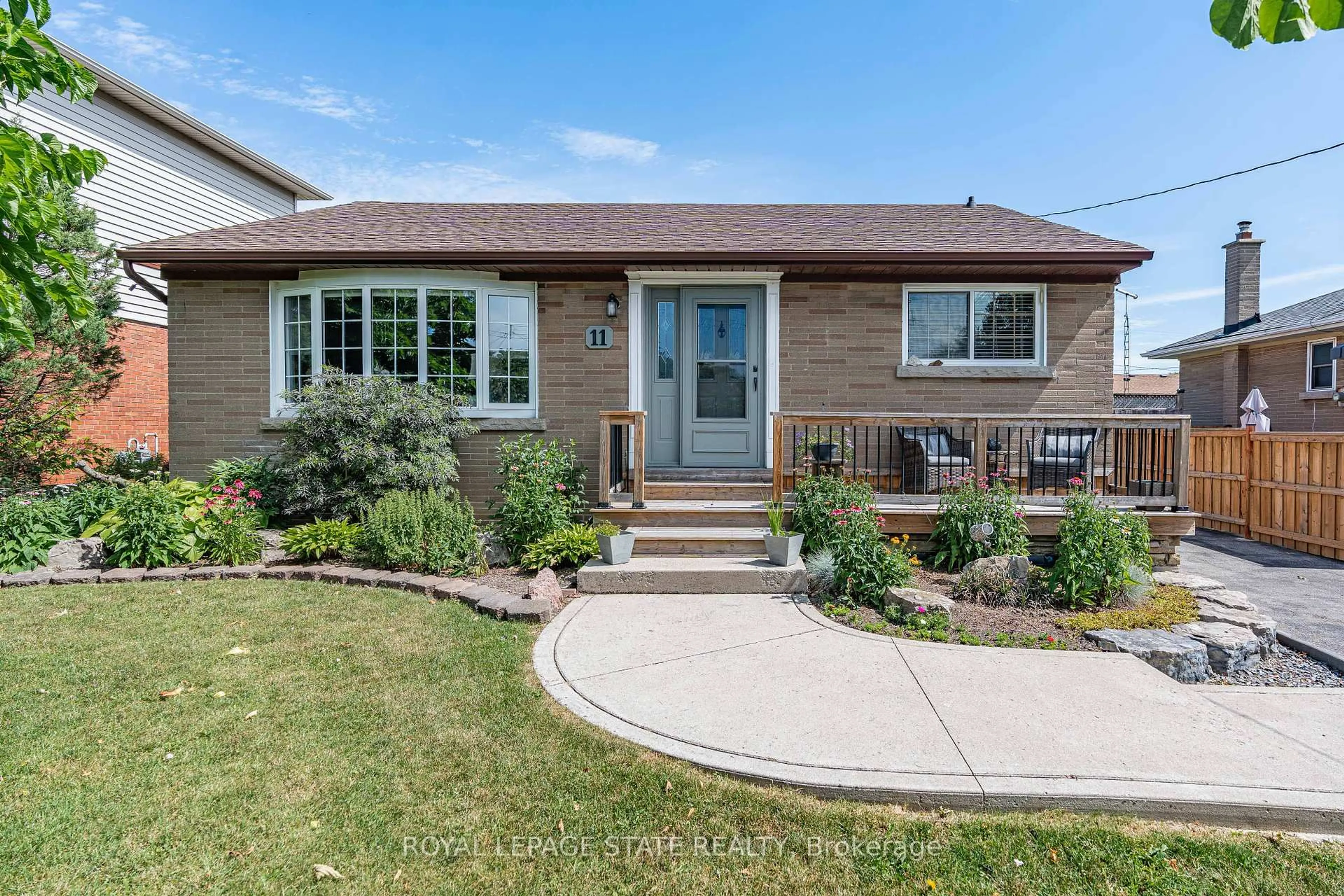 Home with brick exterior material, street for 11 Barnett Crt, Hamilton Ontario L8T 2K1