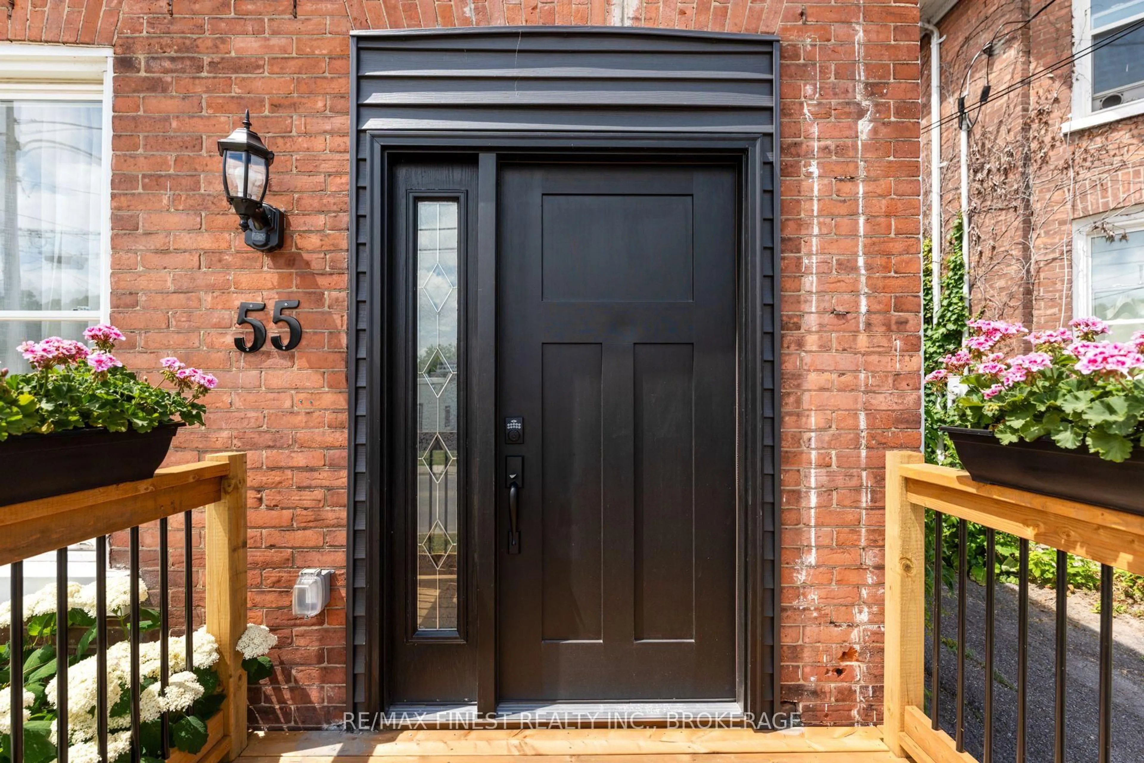Indoor entryway for 55 Bridge St, Greater Napanee Ontario K7R 2C4