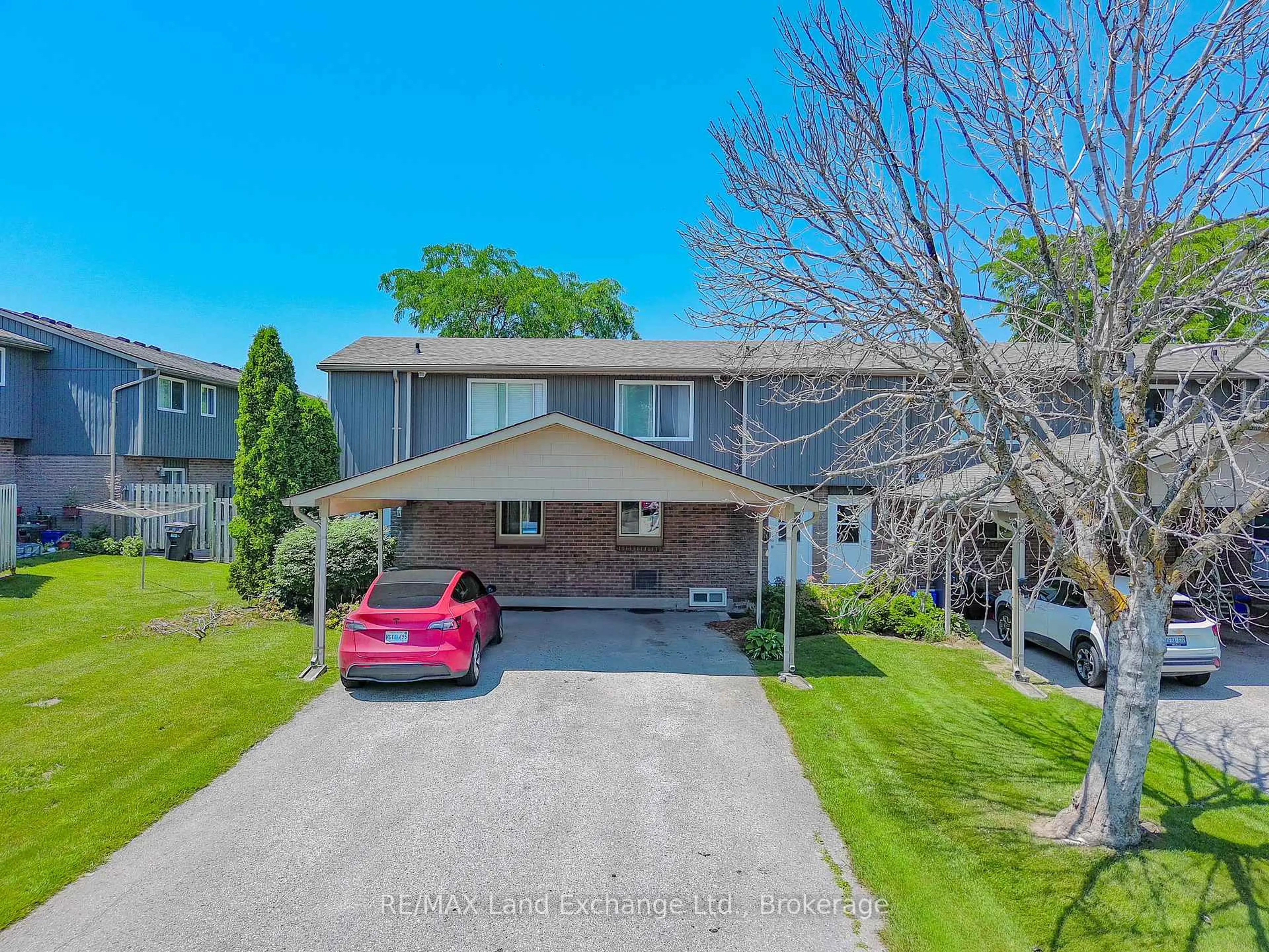 A pic from outside/outdoor area/front of a property/back of a property/a pic from drone, street for 866 Walsh St, Kincardine Ontario N2Z 1N7