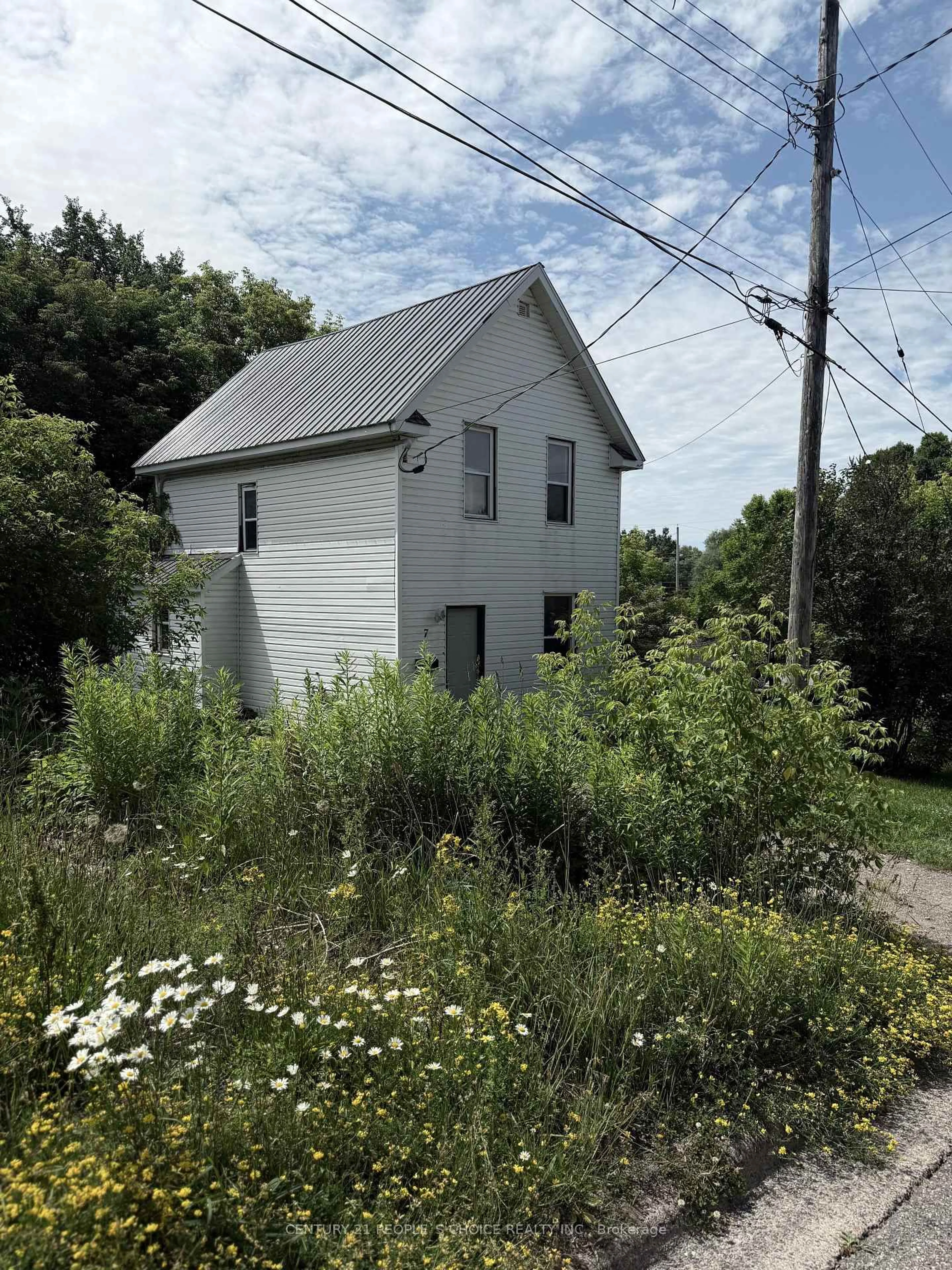 Shed for 7 Hearst St, Sault Ste Marie Ontario P6B 1J6