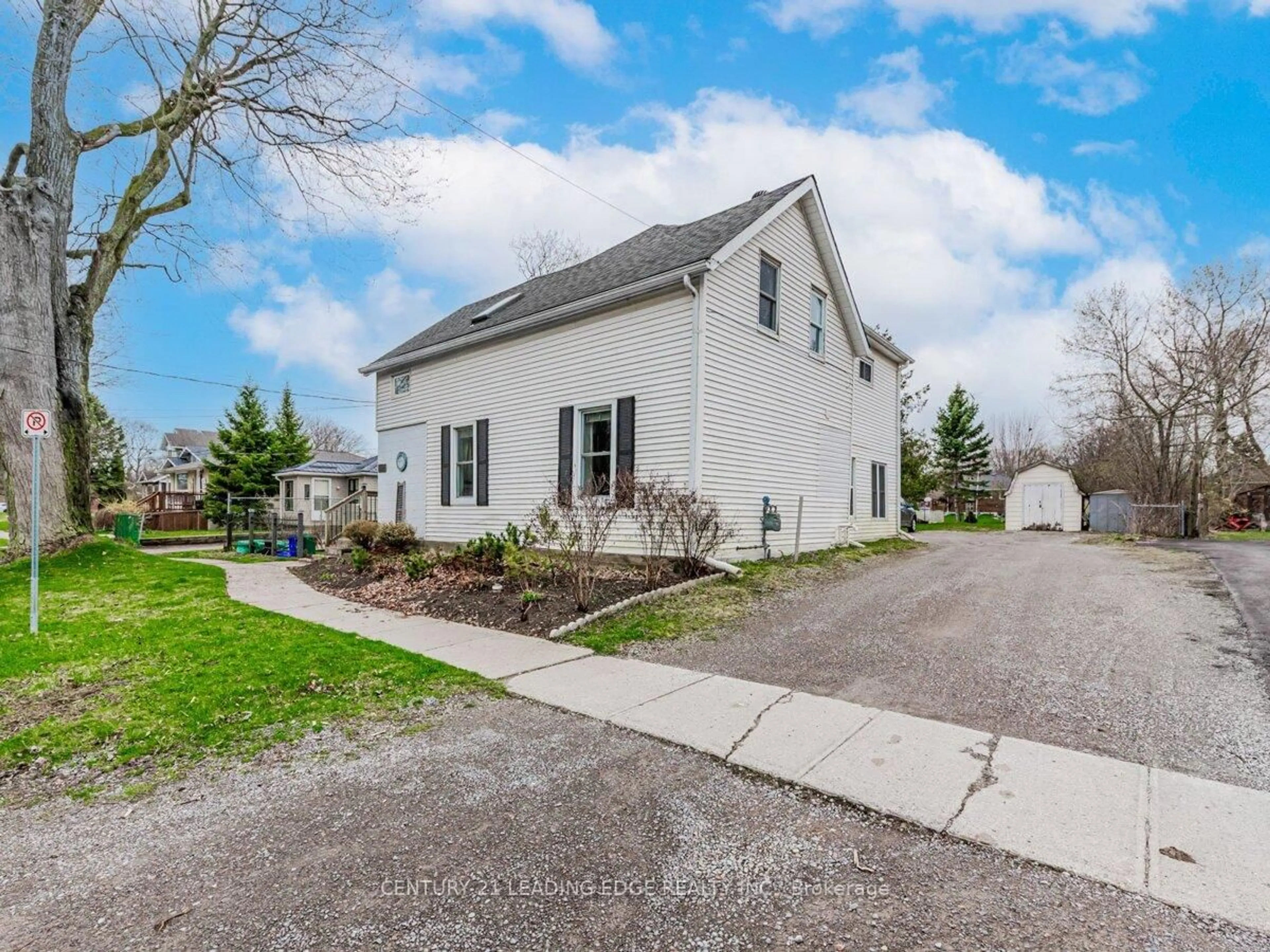 A pic from outside/outdoor area/front of a property/back of a property/a pic from drone, street for 433 Cottesmore Ave, Cobourg Ontario K9A 4E4