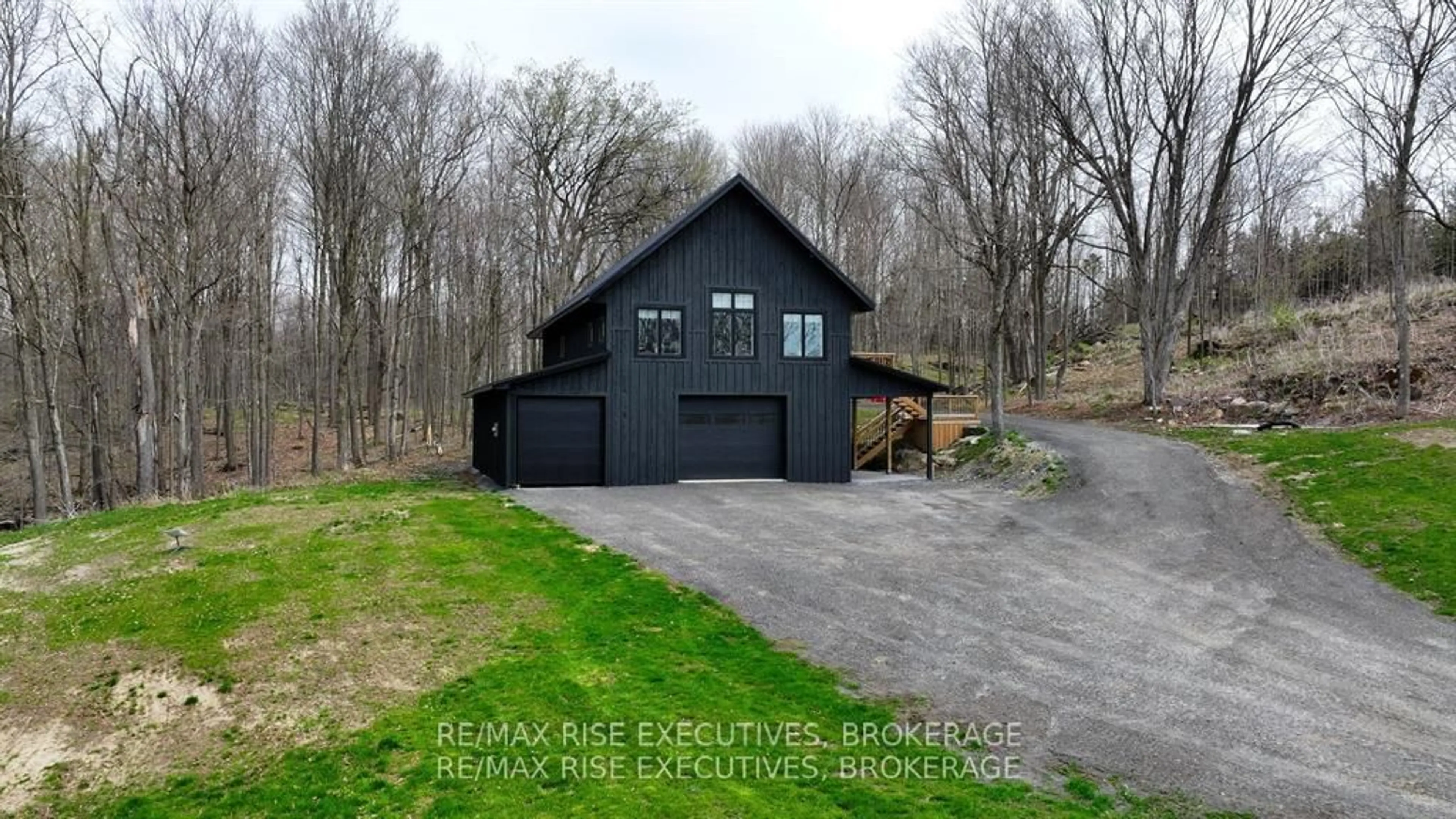 Indoor garage for 188 Red Horse Lake Rd, Leeds and the Thousand Islands Ontario K0E 0A6