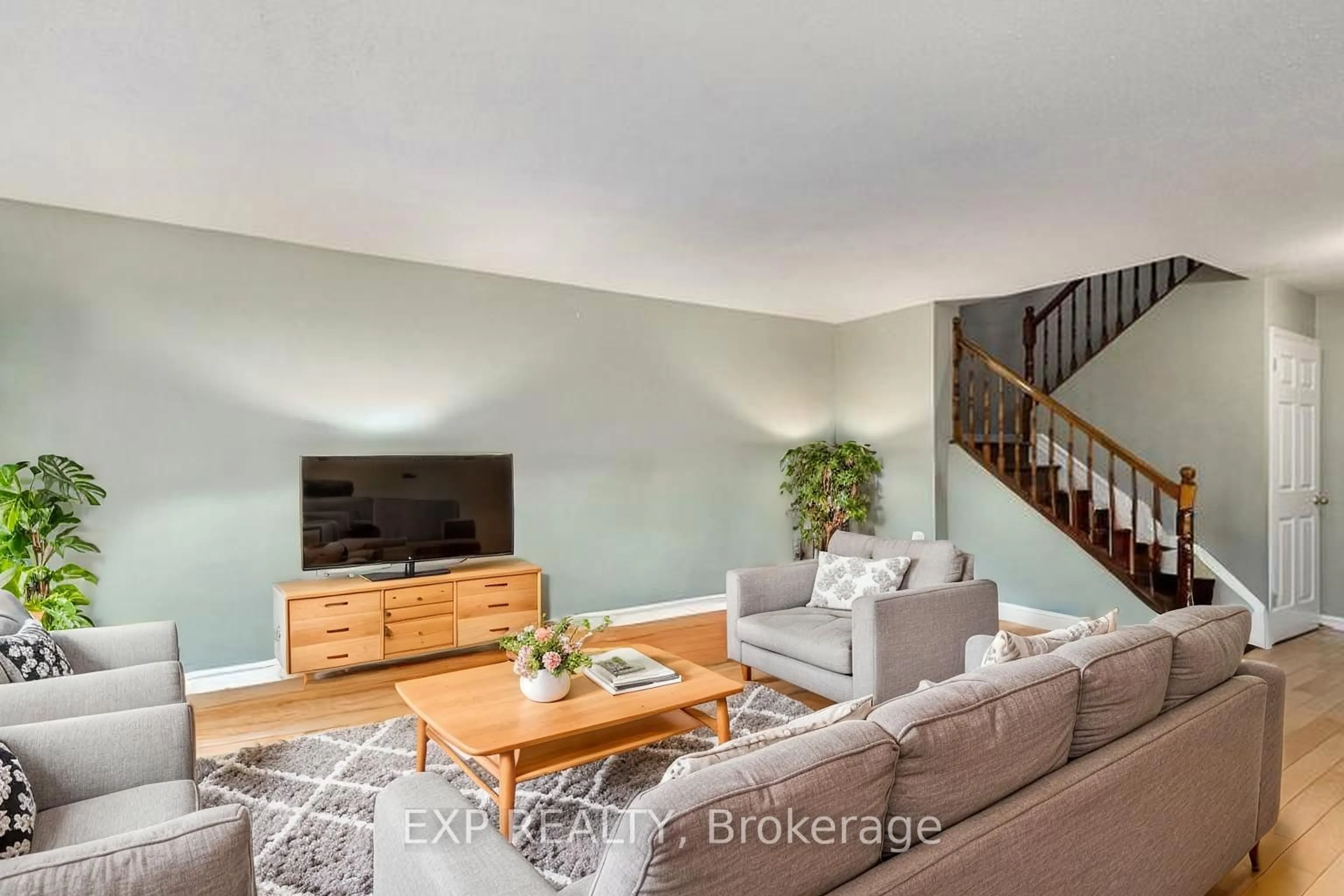 Living room with furniture, unknown for 7 Marabrooke St, Ottawa Ontario K2G 7A1