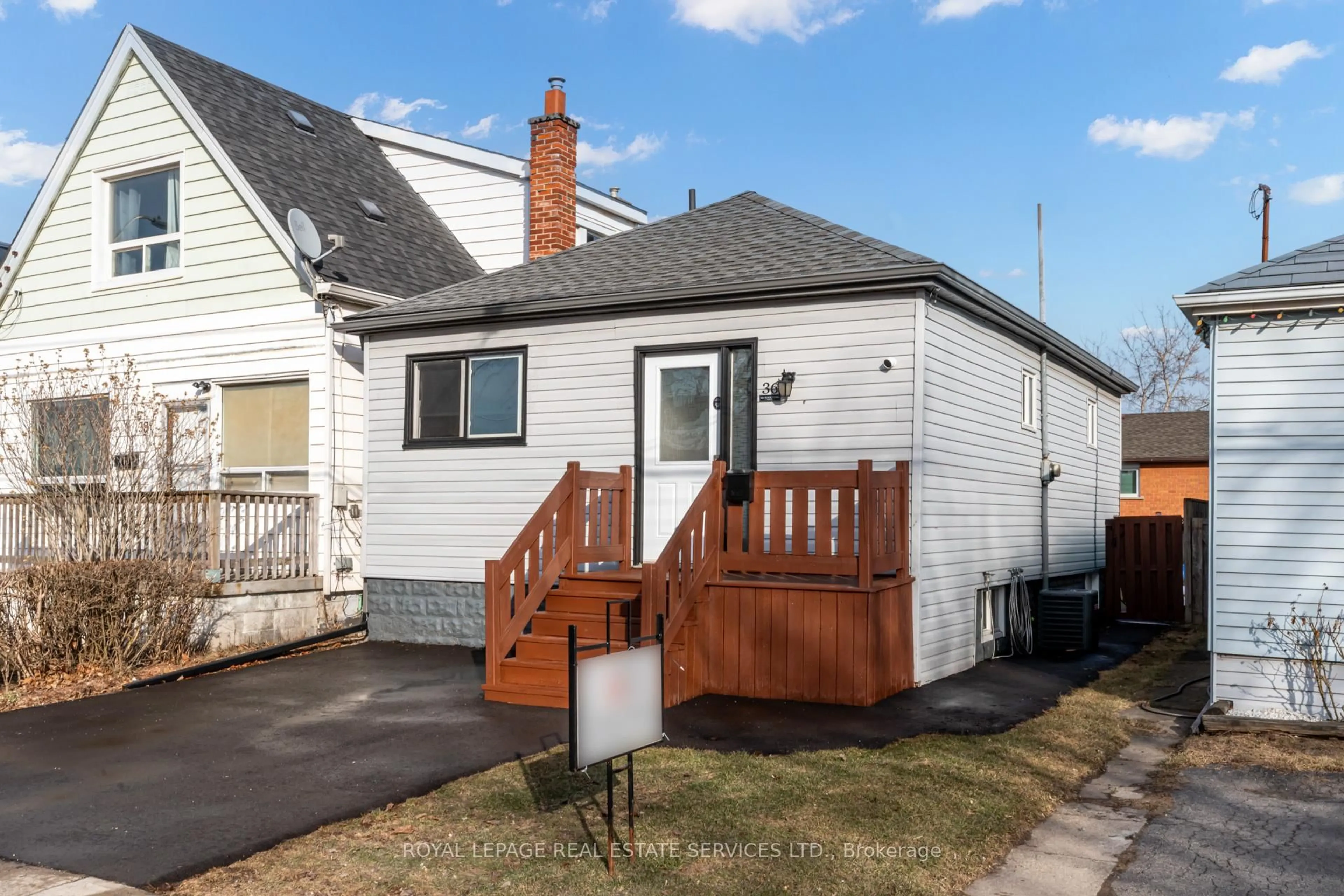 Home with vinyl exterior material, street for 36 Harmony Ave, Hamilton Ontario L8H 4X2