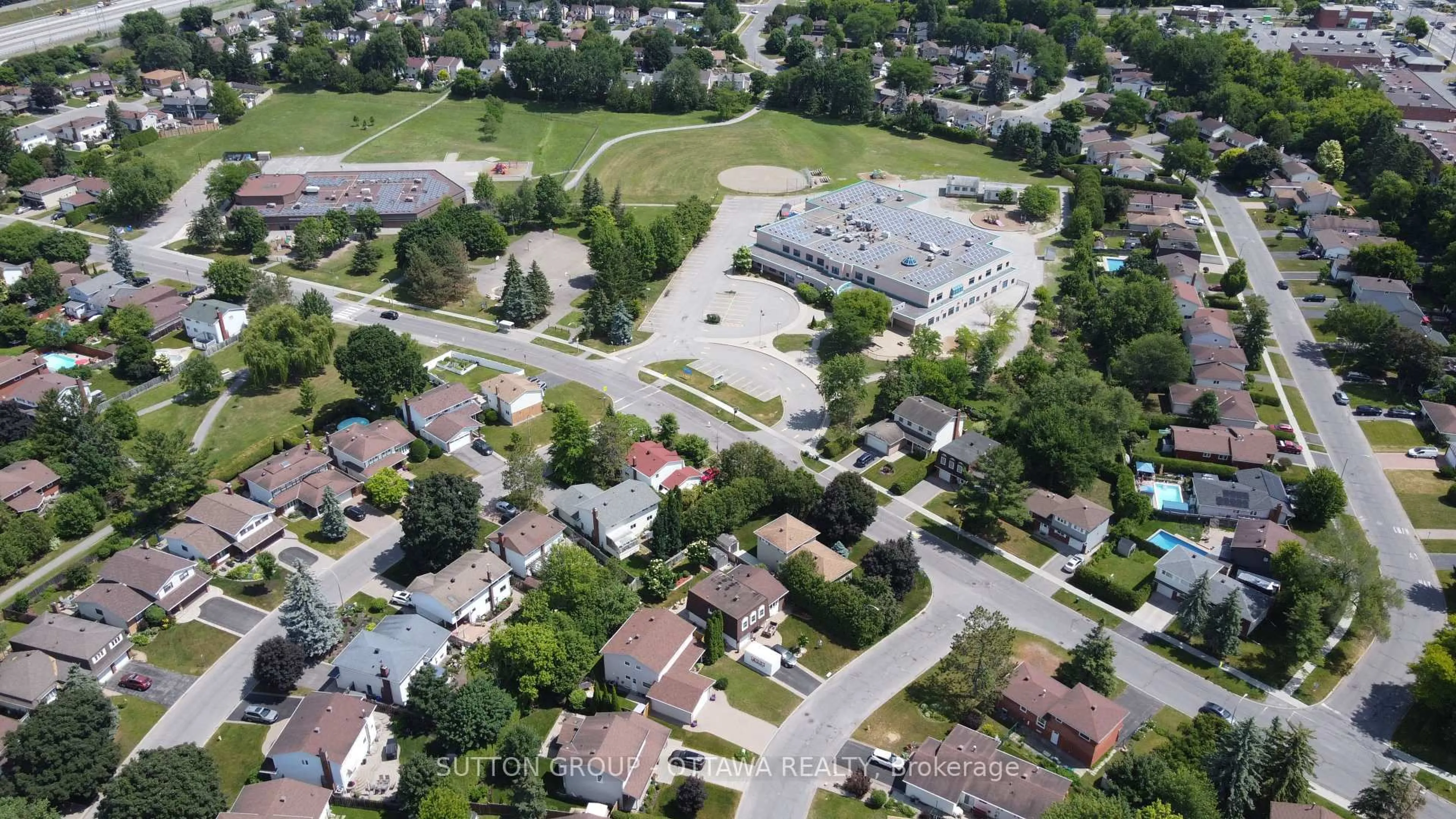 A pic from outside/outdoor area/front of a property/back of a property/a pic from drone, street for 6283 Steamer Lane, Orleans Ontario K1C 1C8