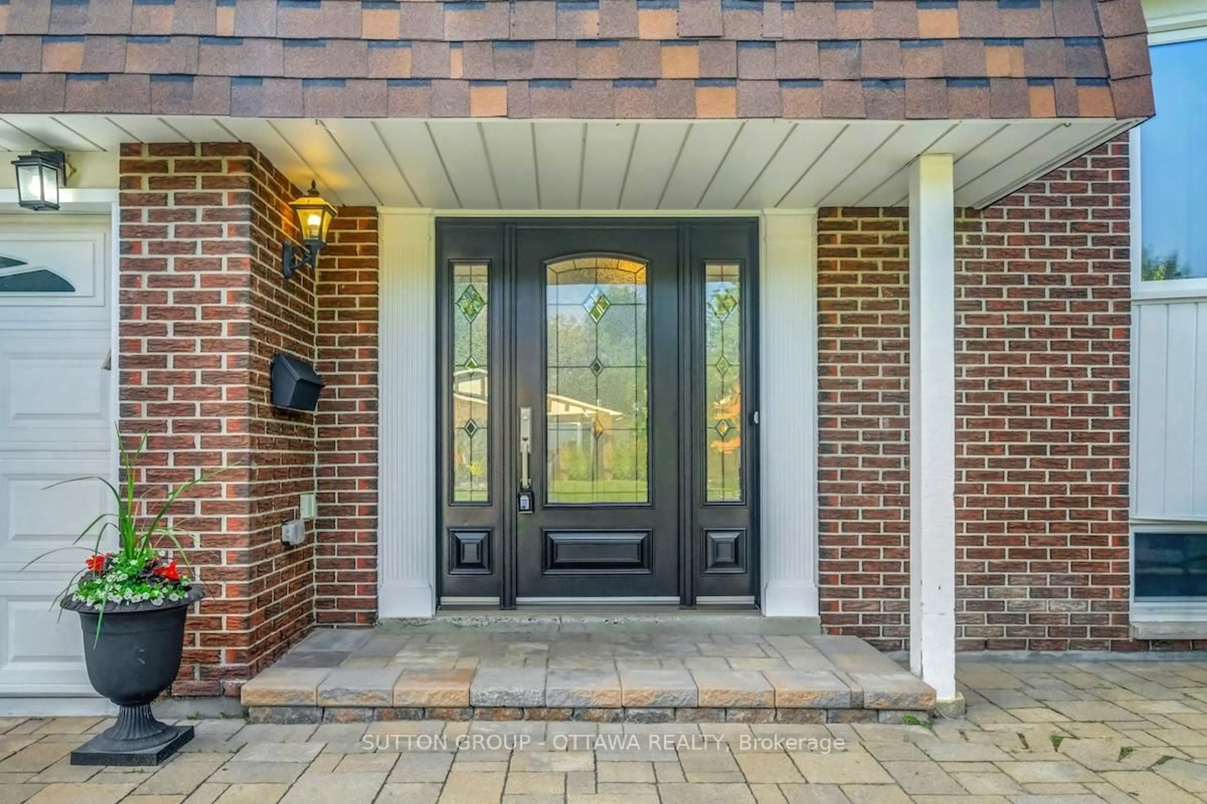 Indoor entryway for 6283 Steamer Lane, Orleans Ontario K1C 1C8