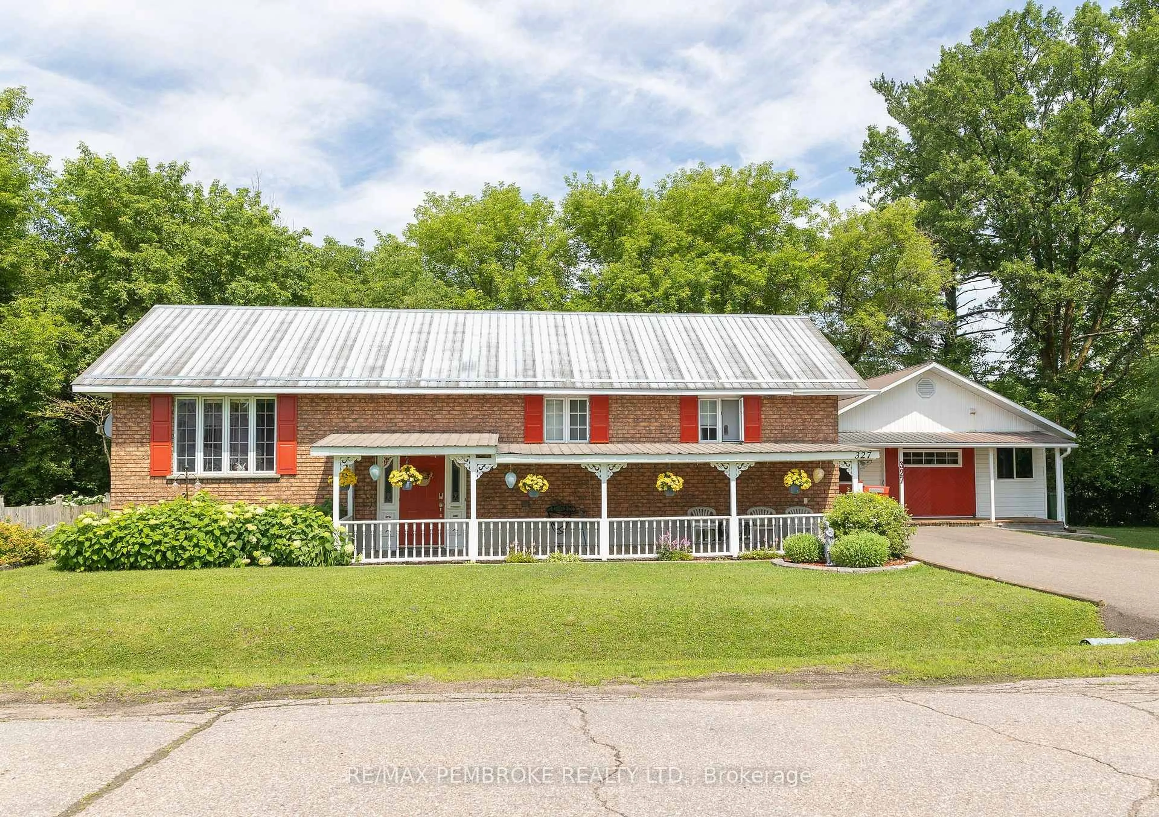 Home with brick exterior material, street for 327 Park Ave, Pembroke Ontario K8A 3Z3