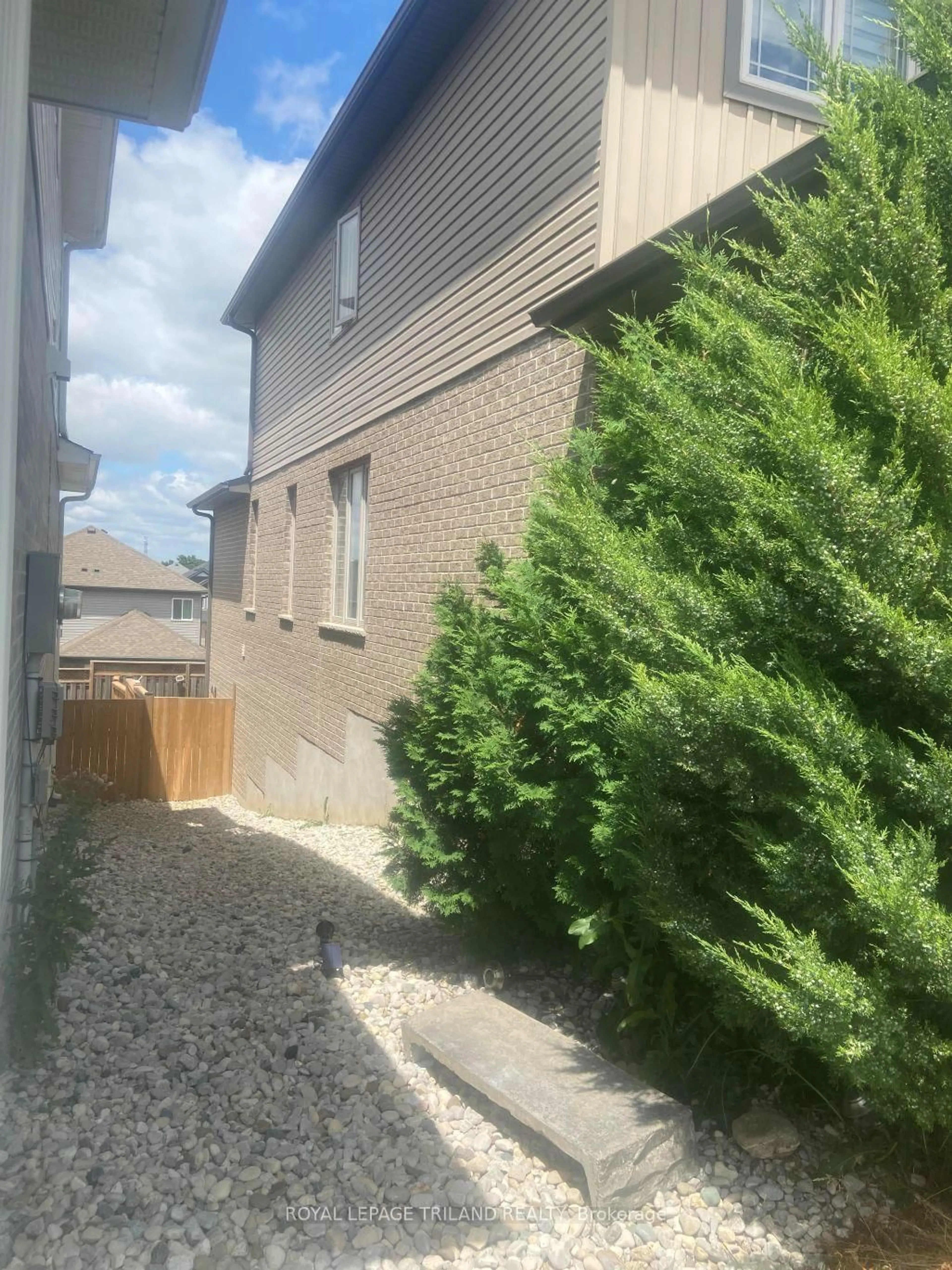 Unknown for 2544 Holbrook Dr, London South Ontario N6M 1G5