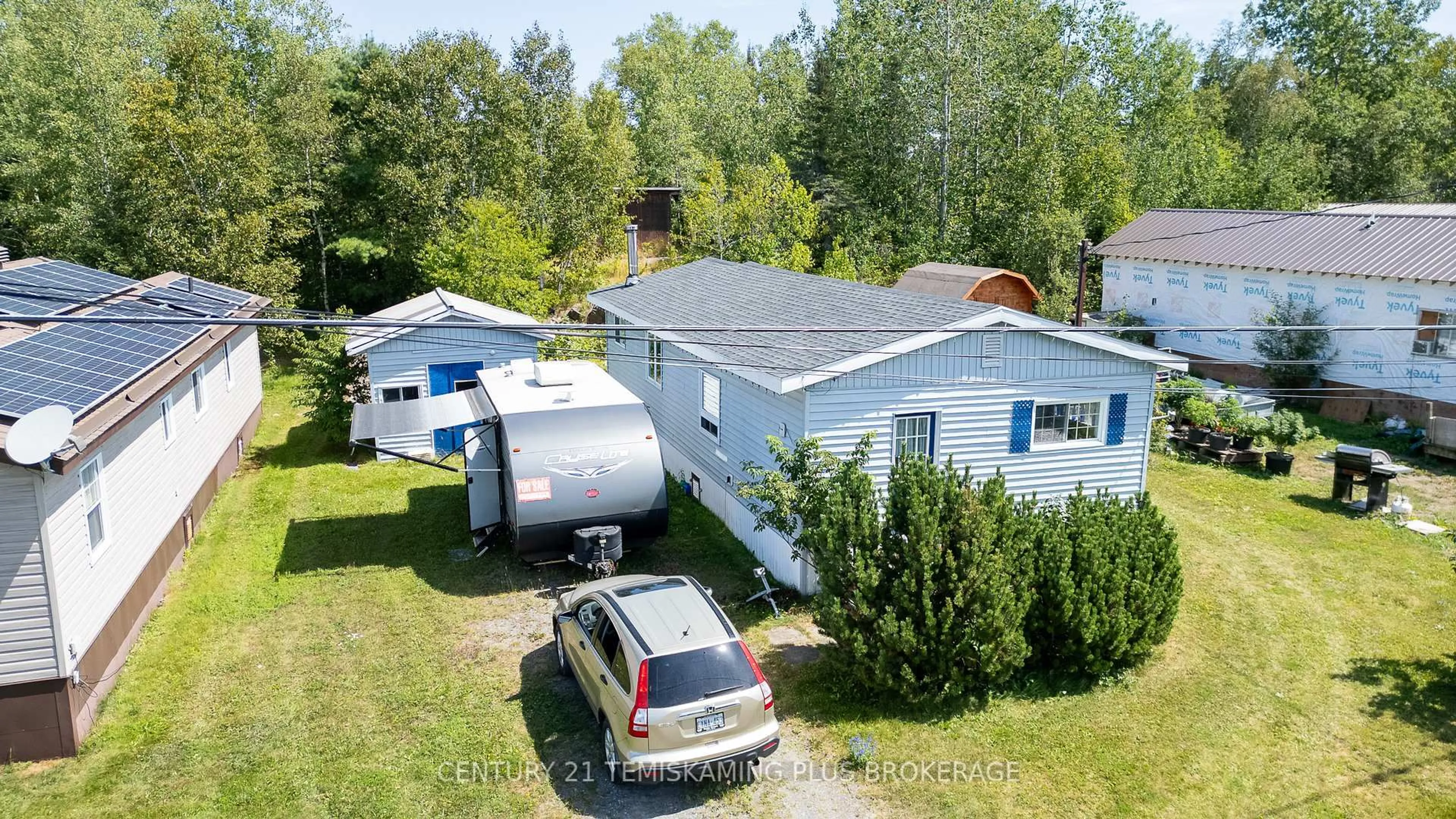 A pic from outside/outdoor area/front of a property/back of a property/a pic from drone, street for 26 Hillcrest Dr, Temagami Ontario P0H 2H0