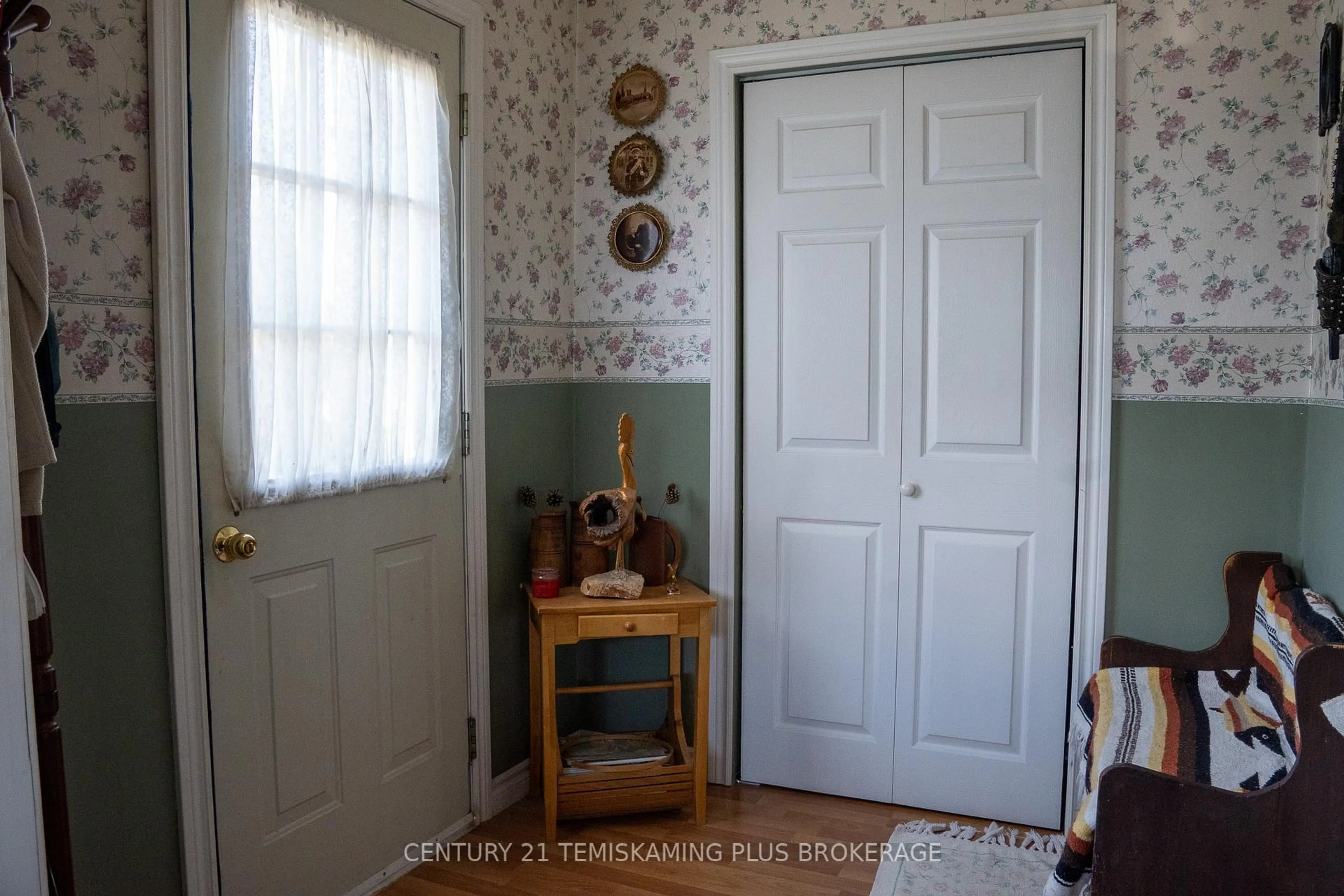A pic of a room for 26 Hillcrest Dr, Temagami Ontario P0H 2H0
