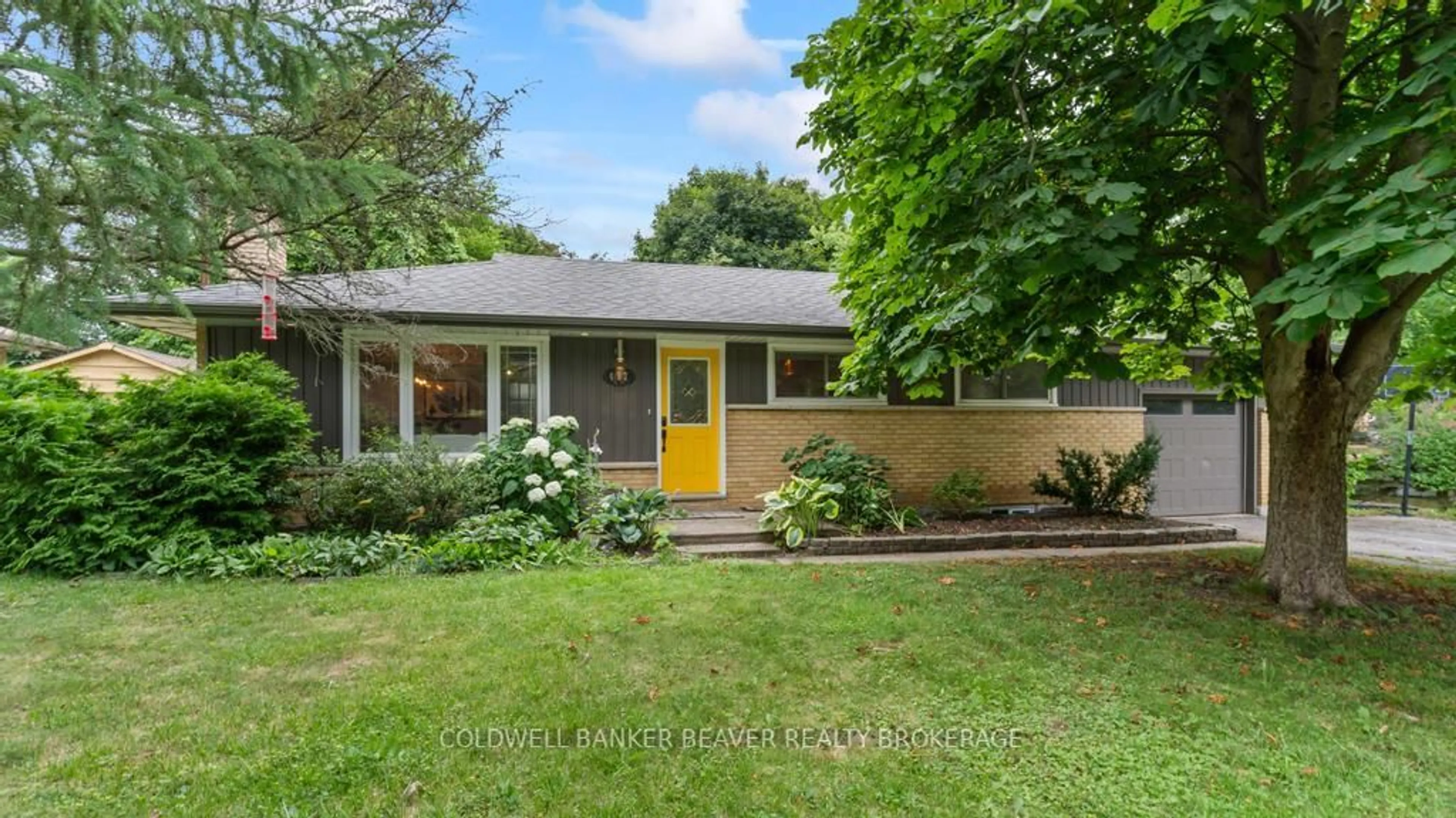Home with vinyl exterior material, street for 487 Cypress Ave, London North Ontario N6H 3R4