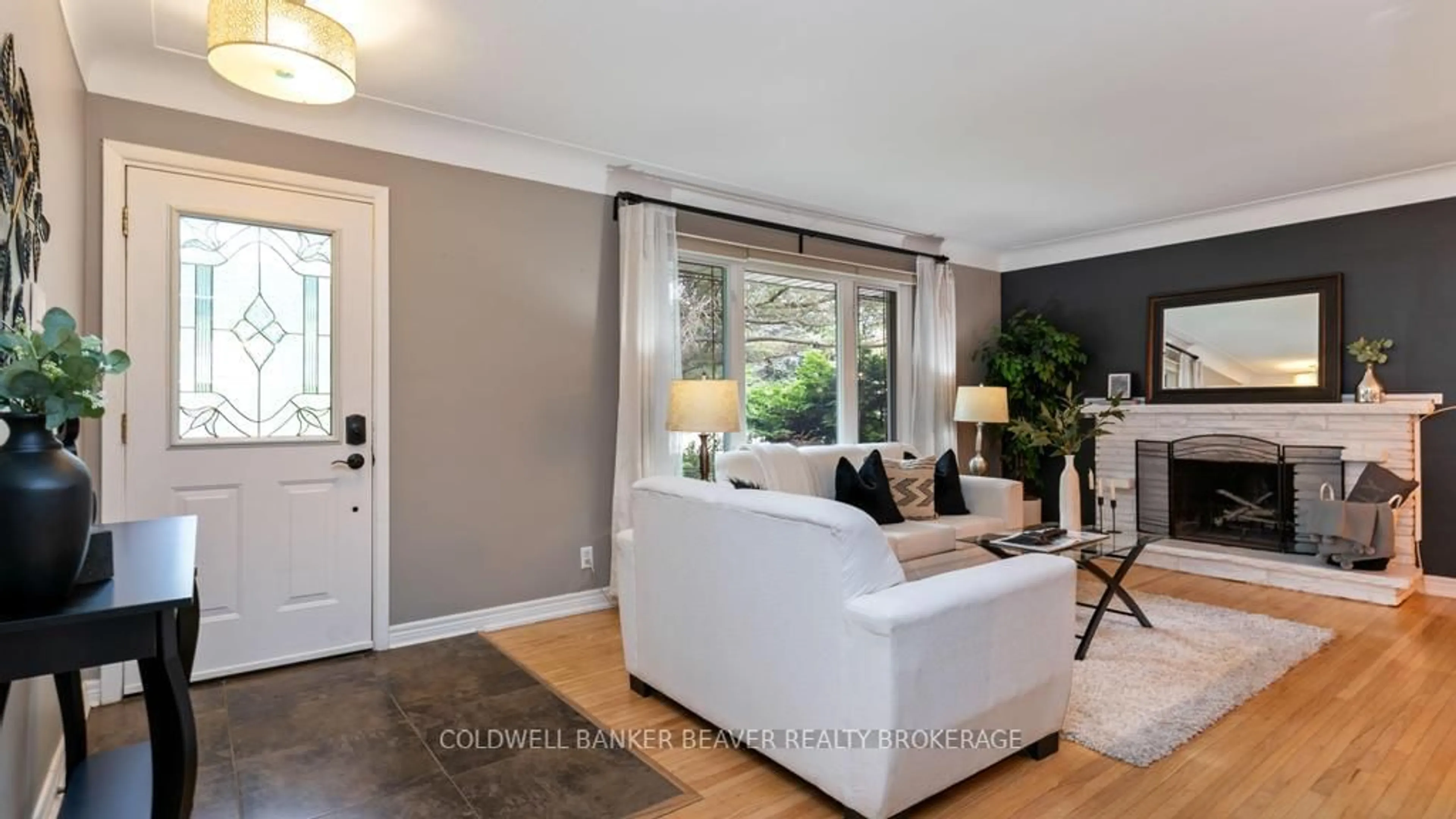 Living room with furniture, wood/laminate floor for 487 Cypress Ave, London North Ontario N6H 3R4