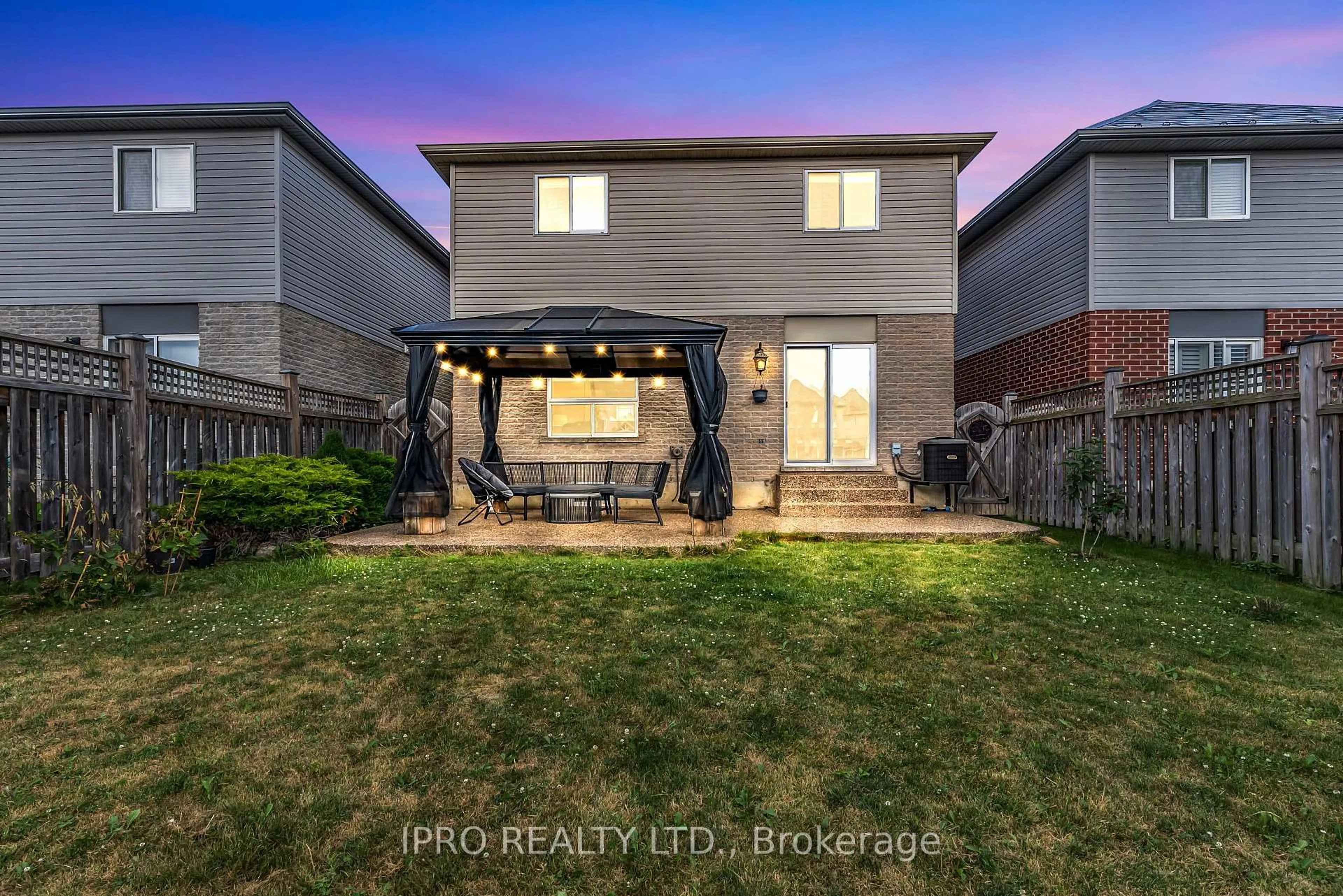 A pic from outside/outdoor area/front of a property/back of a property/a pic from drone, street for 25 Stoneglen Way, Hamilton Ontario L0R 1W0
