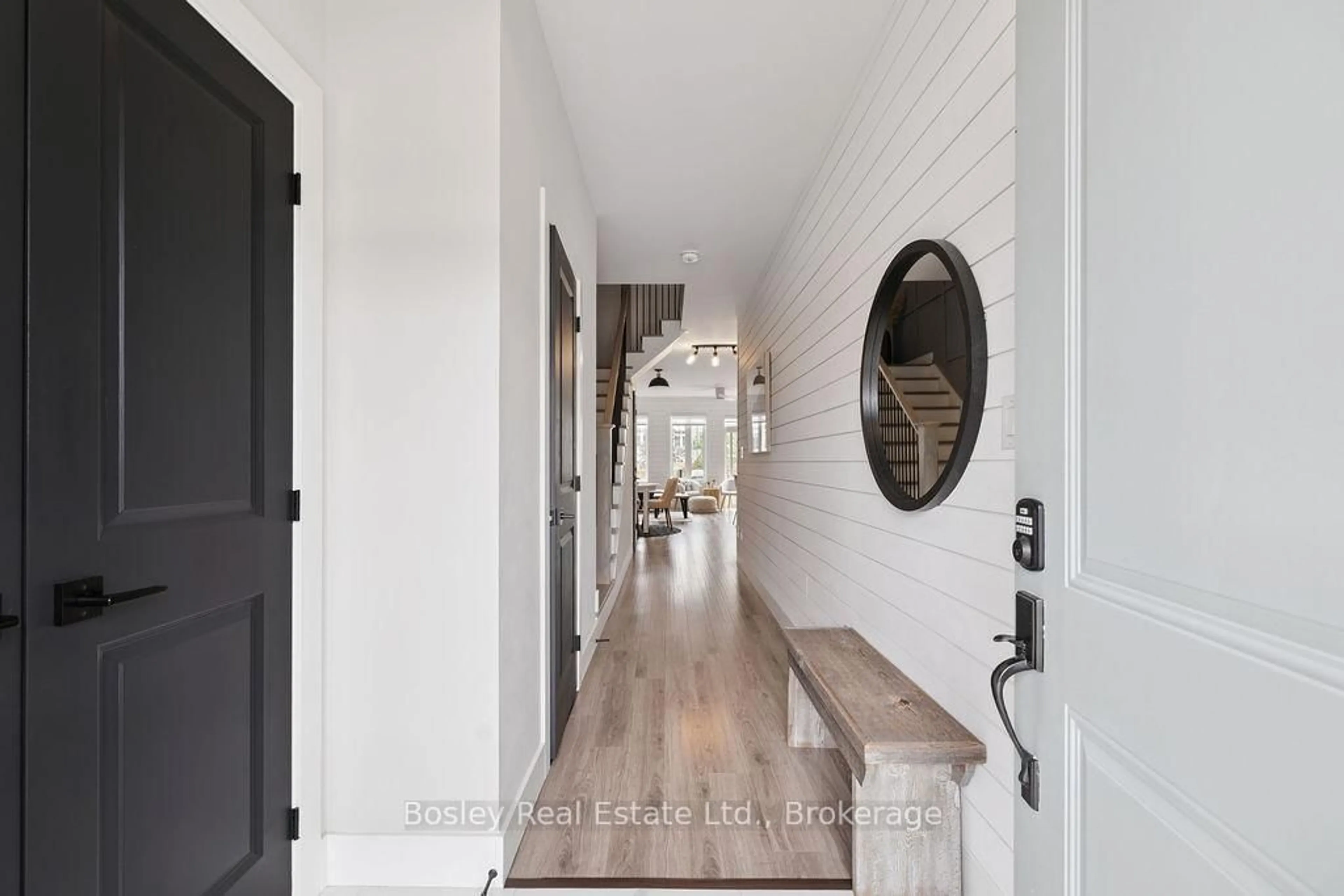 Indoor entryway for 153 Sycamore St, Blue Mountains Ontario L9Y 4E2
